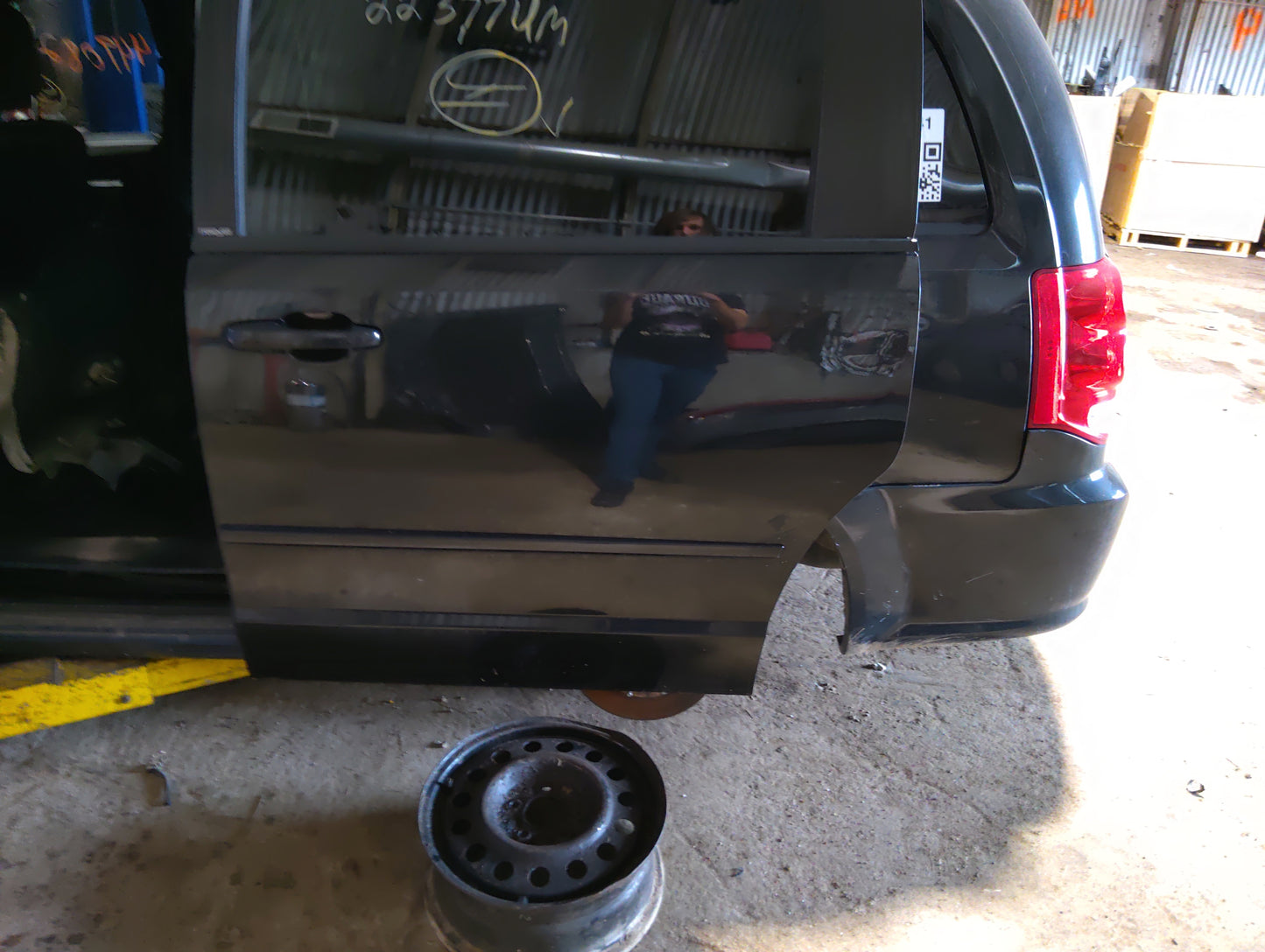 2014 Dodge Grand Caravan Driver Rear Door Oem - Oemusedautoparts1.com