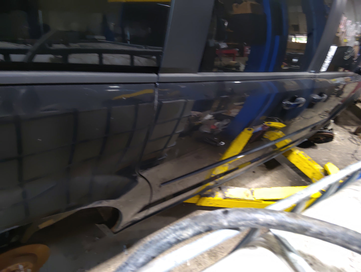 2014 Dodge Grand Caravan Passenger Rear Door Oem - Oemusedautoparts1.com