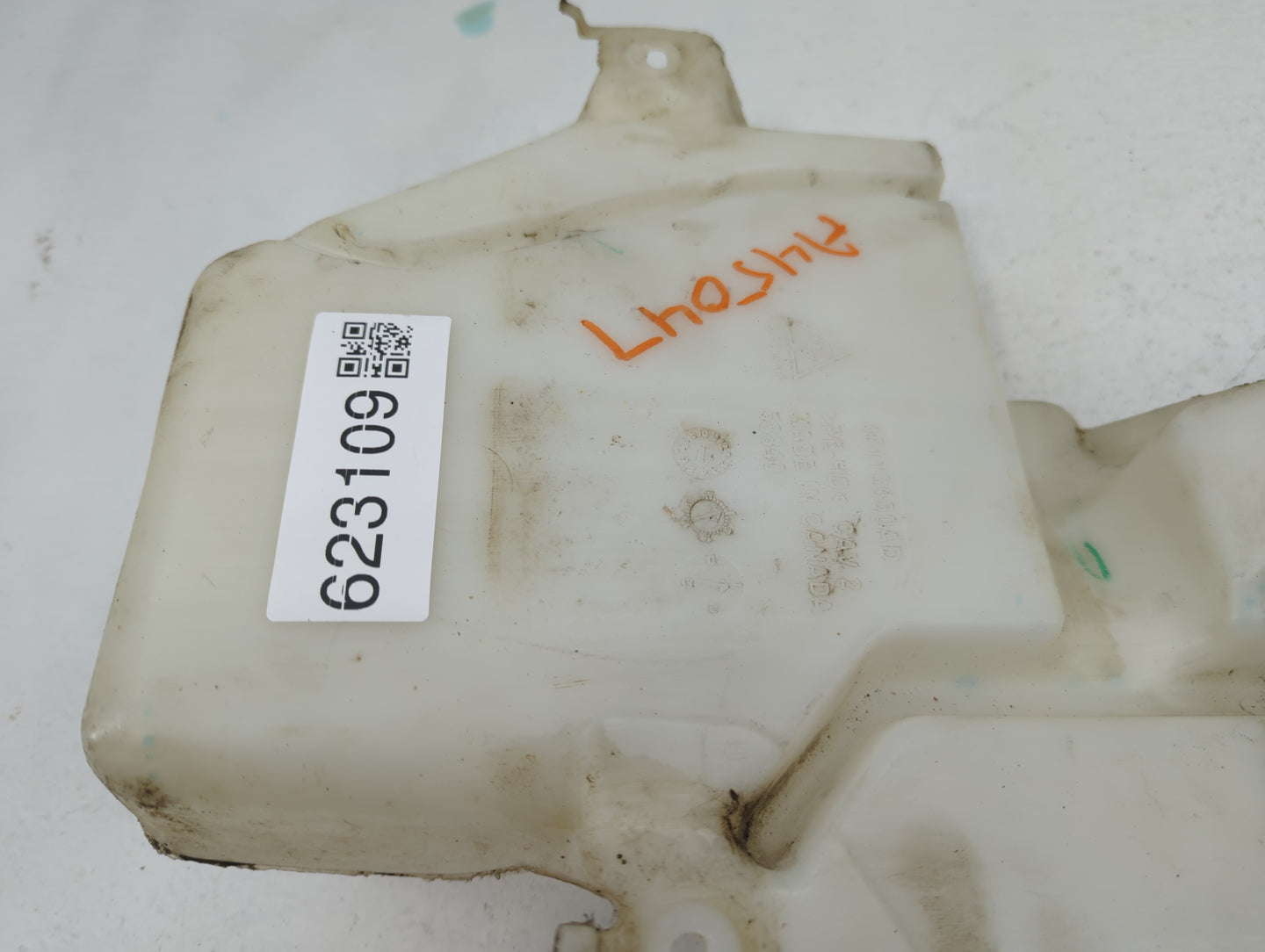 2011 Dodge Grand Caravan Windshield Washer Fluid Reservoir Bottle Oem - Oemusedautoparts1.com