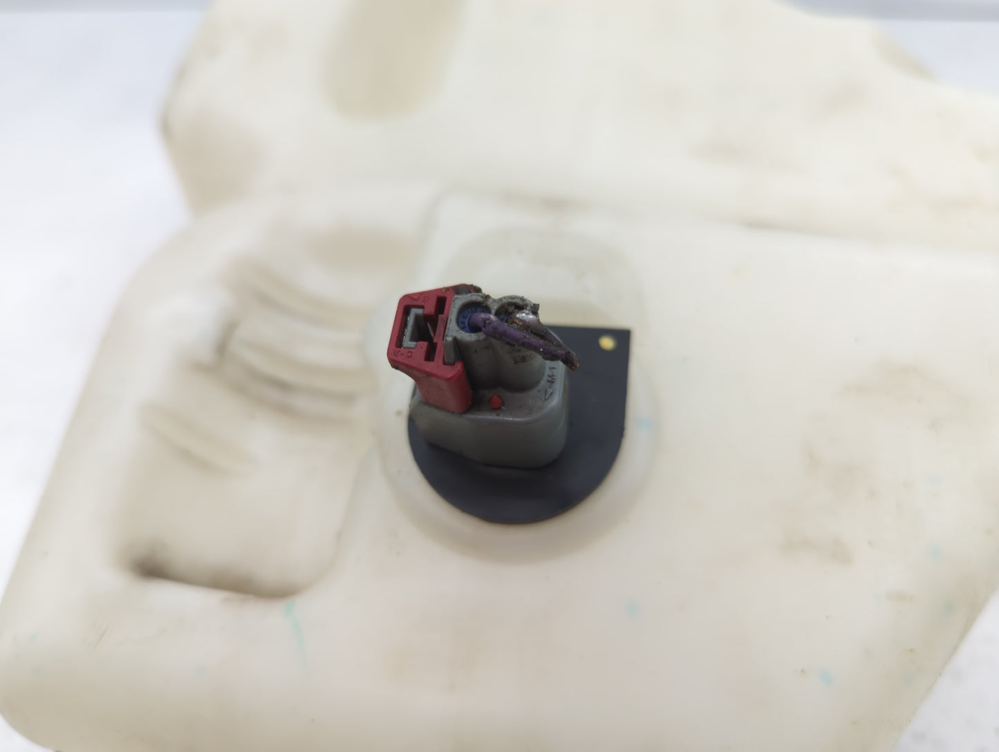 2011 Dodge Grand Caravan Windshield Washer Fluid Reservoir Bottle Oem - Oemusedautoparts1.com