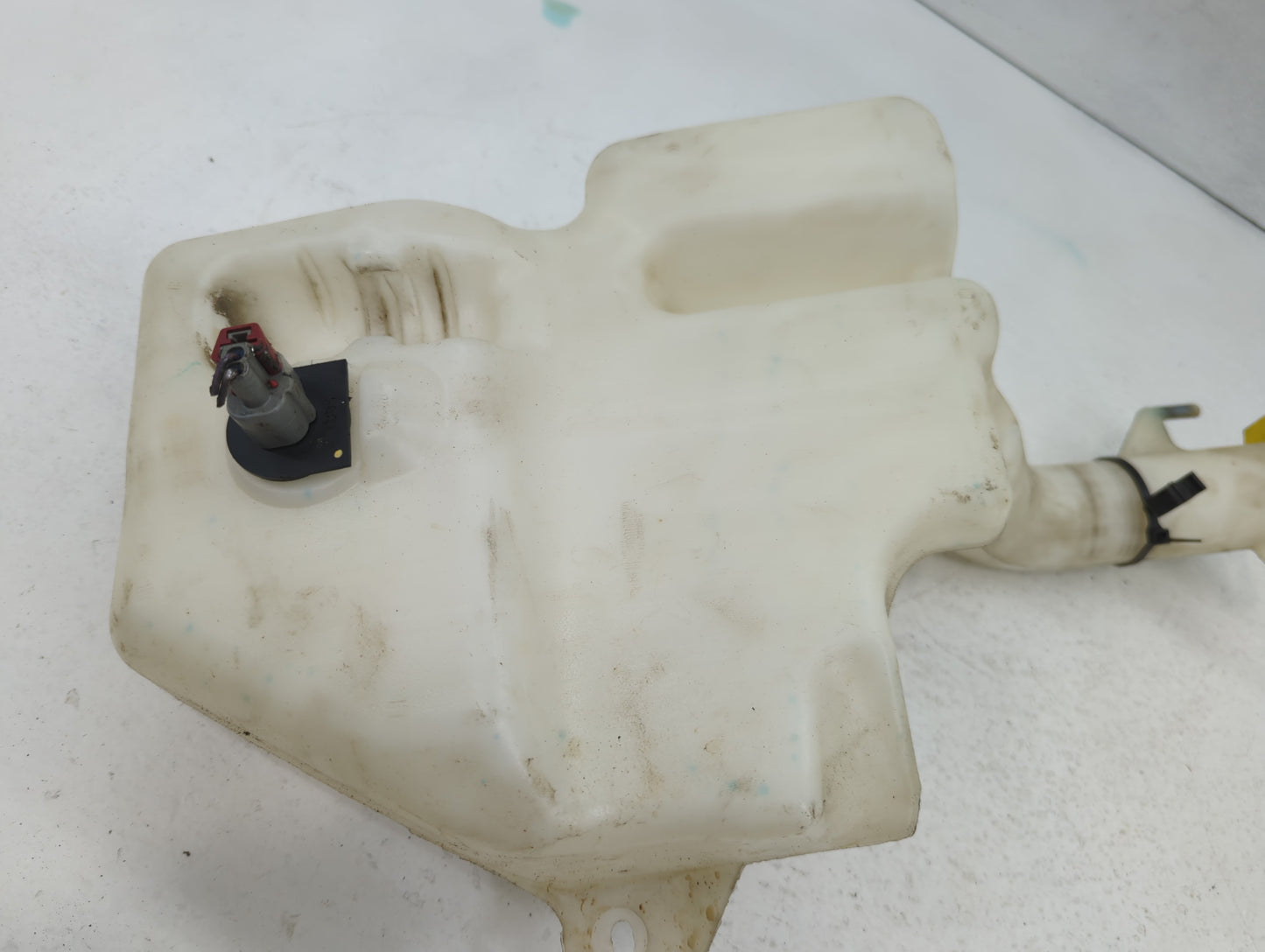 2011 Dodge Grand Caravan Windshield Washer Fluid Reservoir Bottle Oem - Oemusedautoparts1.com