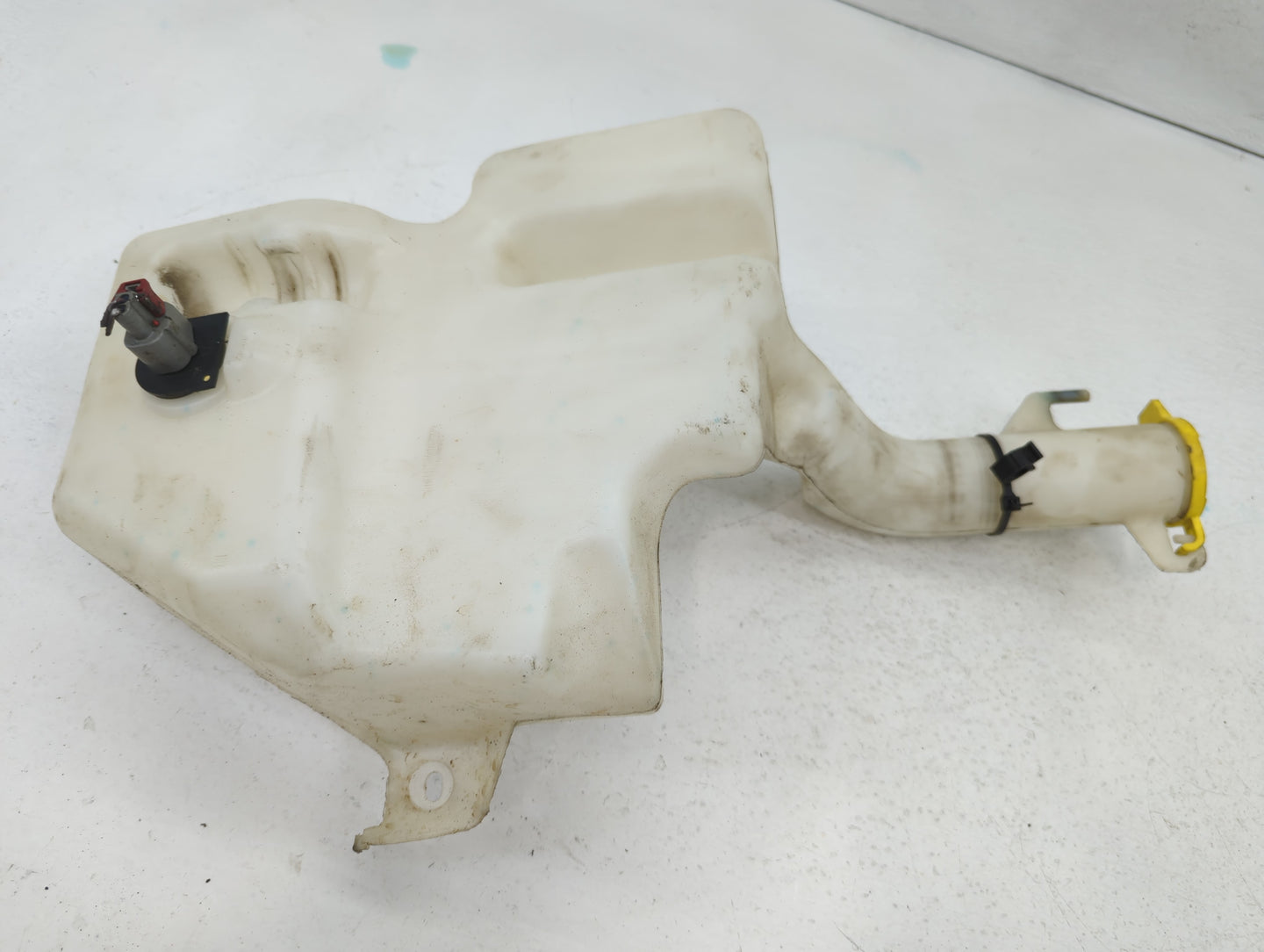 2011 Dodge Grand Caravan Windshield Washer Fluid Reservoir Bottle Oem - Oemusedautoparts1.com