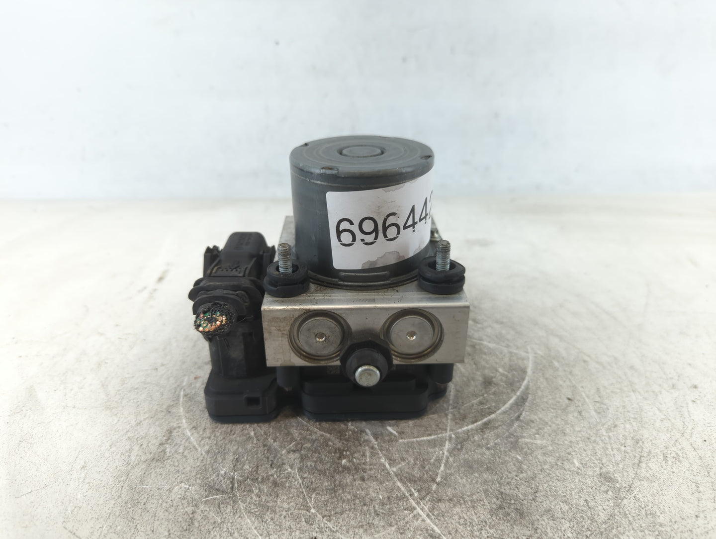 2014 Dodge Grand Caravan ABS Pump Control Module Replacement P/N:P68183803AC Fits OEM Used Auto Parts - Oemusedautoparts1.co