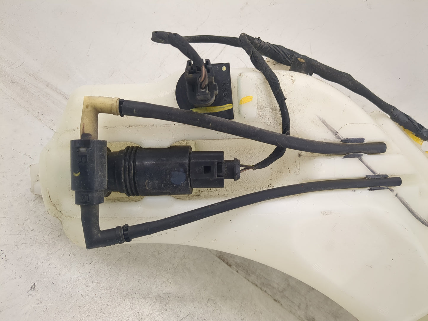 2014 Dodge Journey Windshield Washer Fluid Reservoir Bottle Oem - Oemusedautoparts1.com