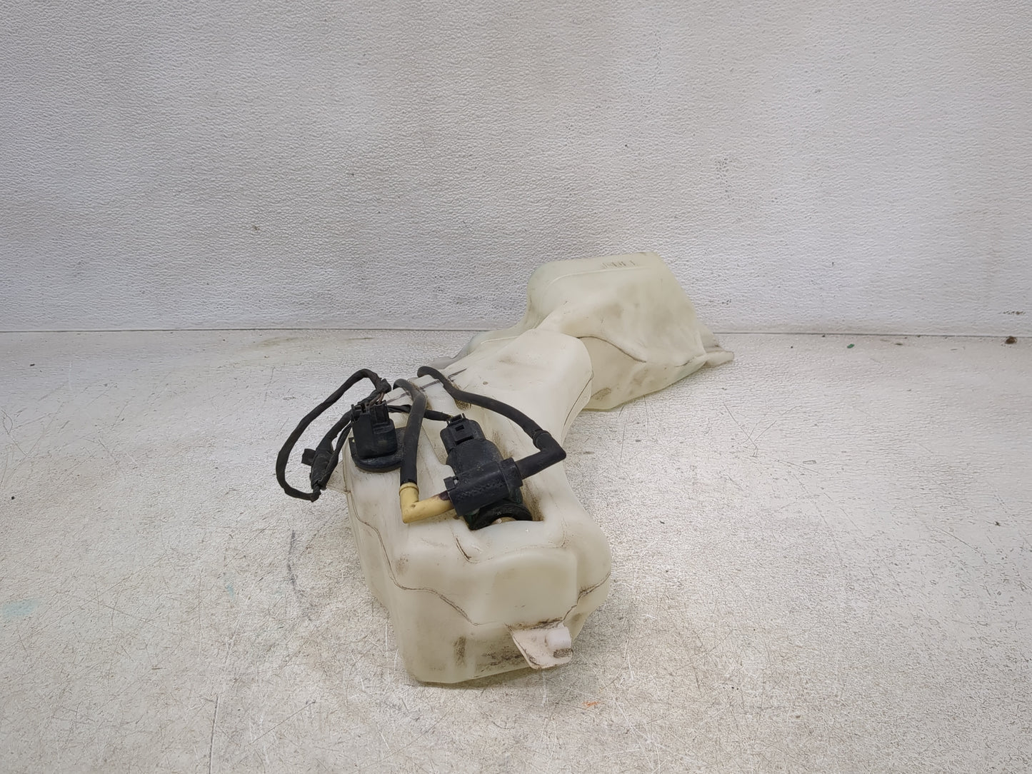2014 Dodge Journey Windshield Washer Fluid Reservoir Bottle Oem - Oemusedautoparts1.com