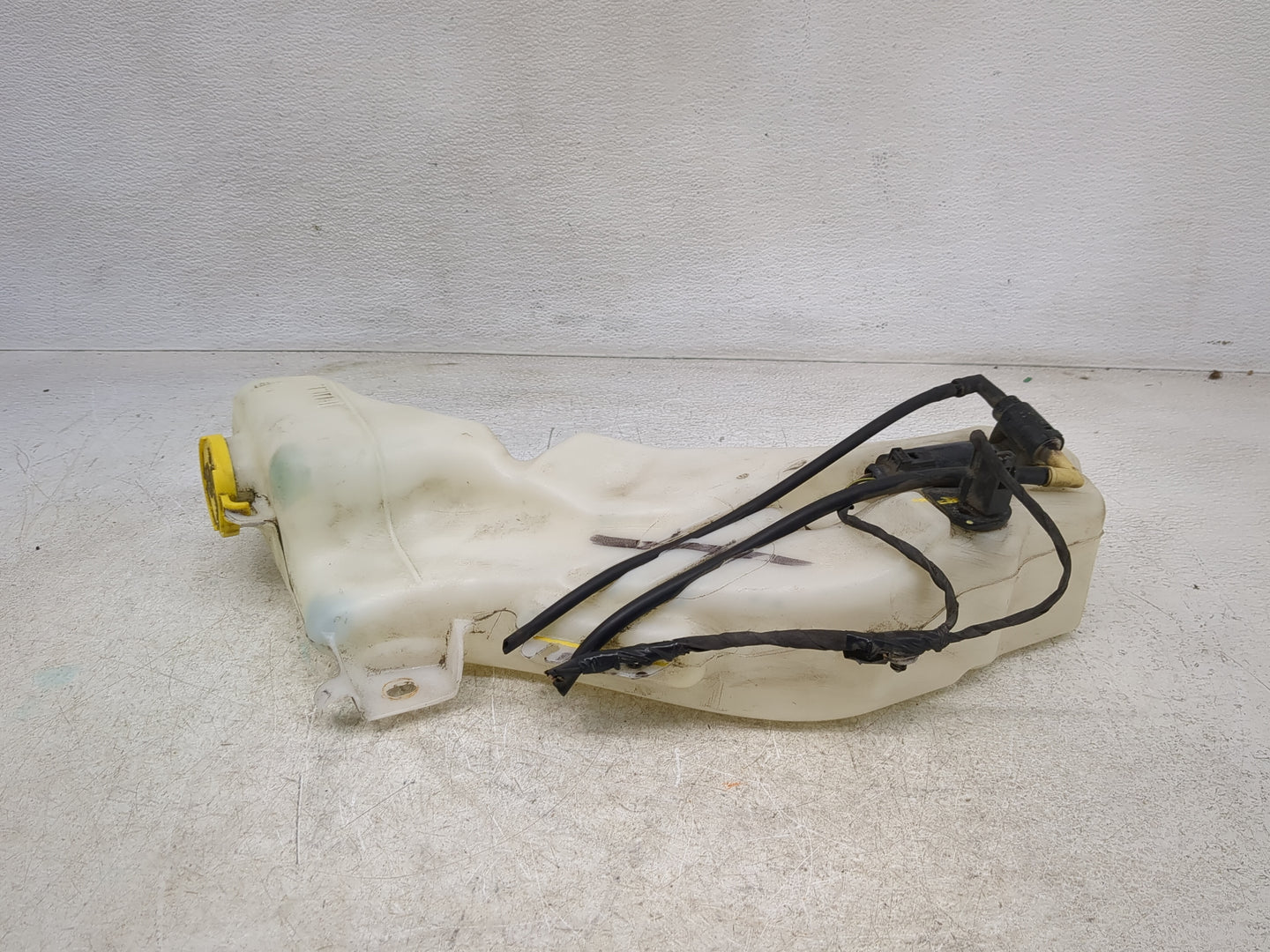 2014 Dodge Journey Windshield Washer Fluid Reservoir Bottle Oem - Oemusedautoparts1.com