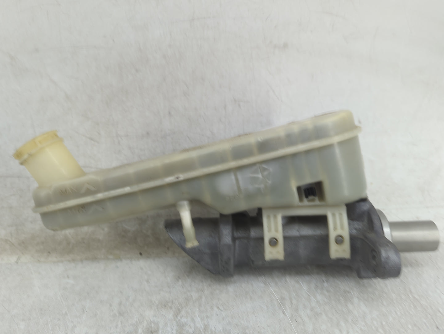 2014 Dodge Journey Brake Master Cylinder 1451148 - Oemusedautoparts1.com