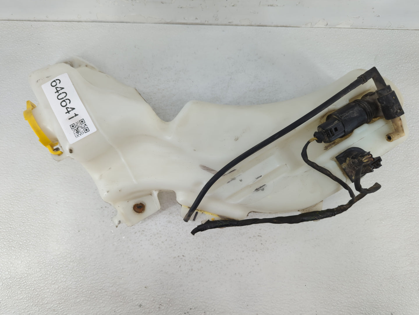 2014 Dodge Journey Windshield Washer Fluid Reservoir Bottle Oem - Oemusedautoparts1.com