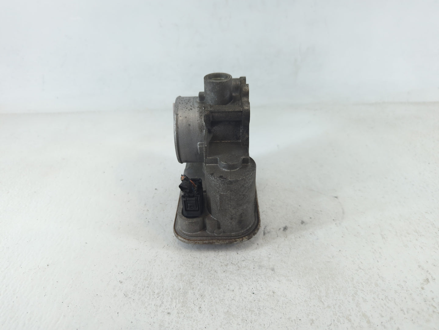 2009-2018 Dodge Journey Throttle Body Fits Fits 2007 2008 2009 2010 2011 2012 2013 2014 2015 2016 2017 2018 OEM Used Auto Pa