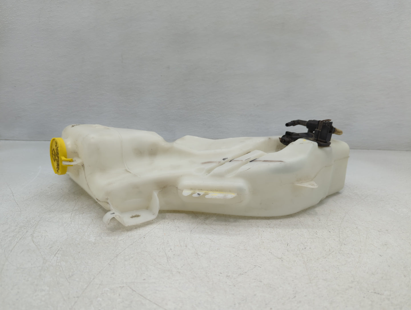 2014 Dodge Journey Windshield Washer Fluid Reservoir Bottle Oem - Oemusedautoparts1.com