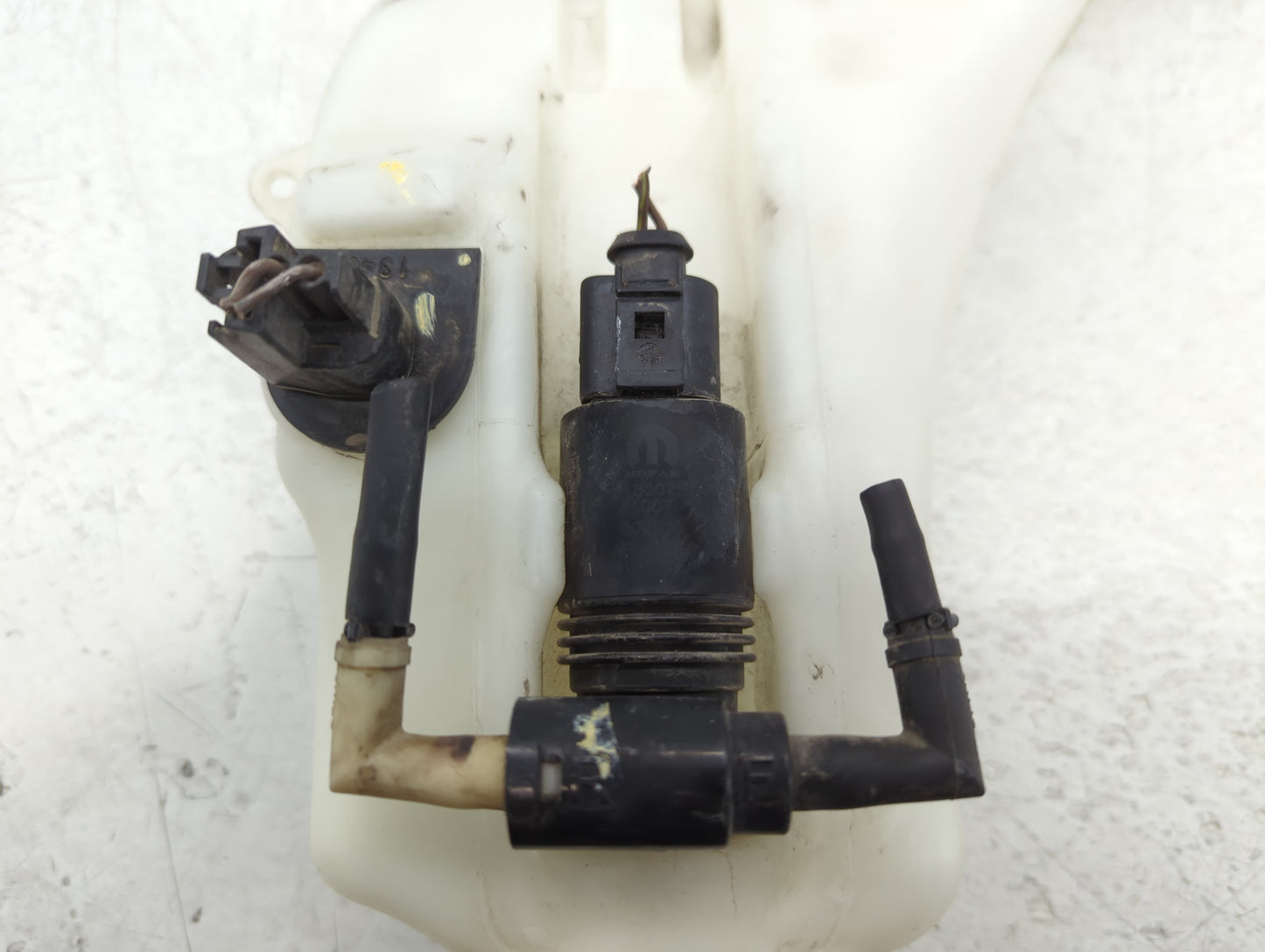 2014 Dodge Journey Windshield Washer Fluid Reservoir Bottle Oem - Oemusedautoparts1.com