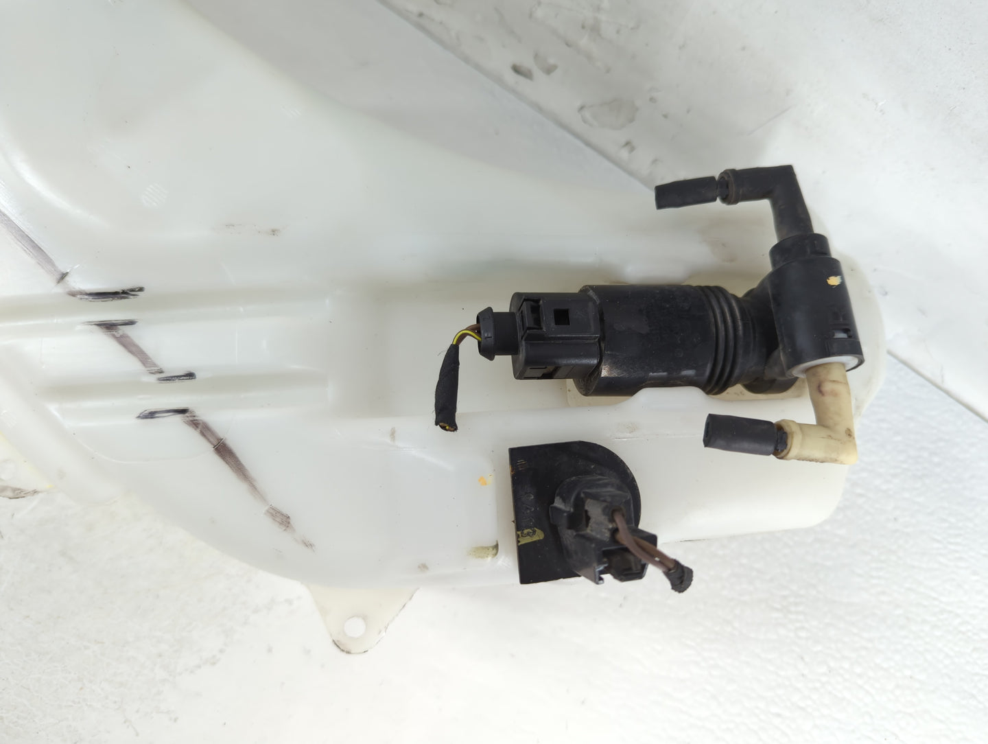 2014 Dodge Journey Windshield Washer Fluid Reservoir Bottle Oem - Oemusedautoparts1.com