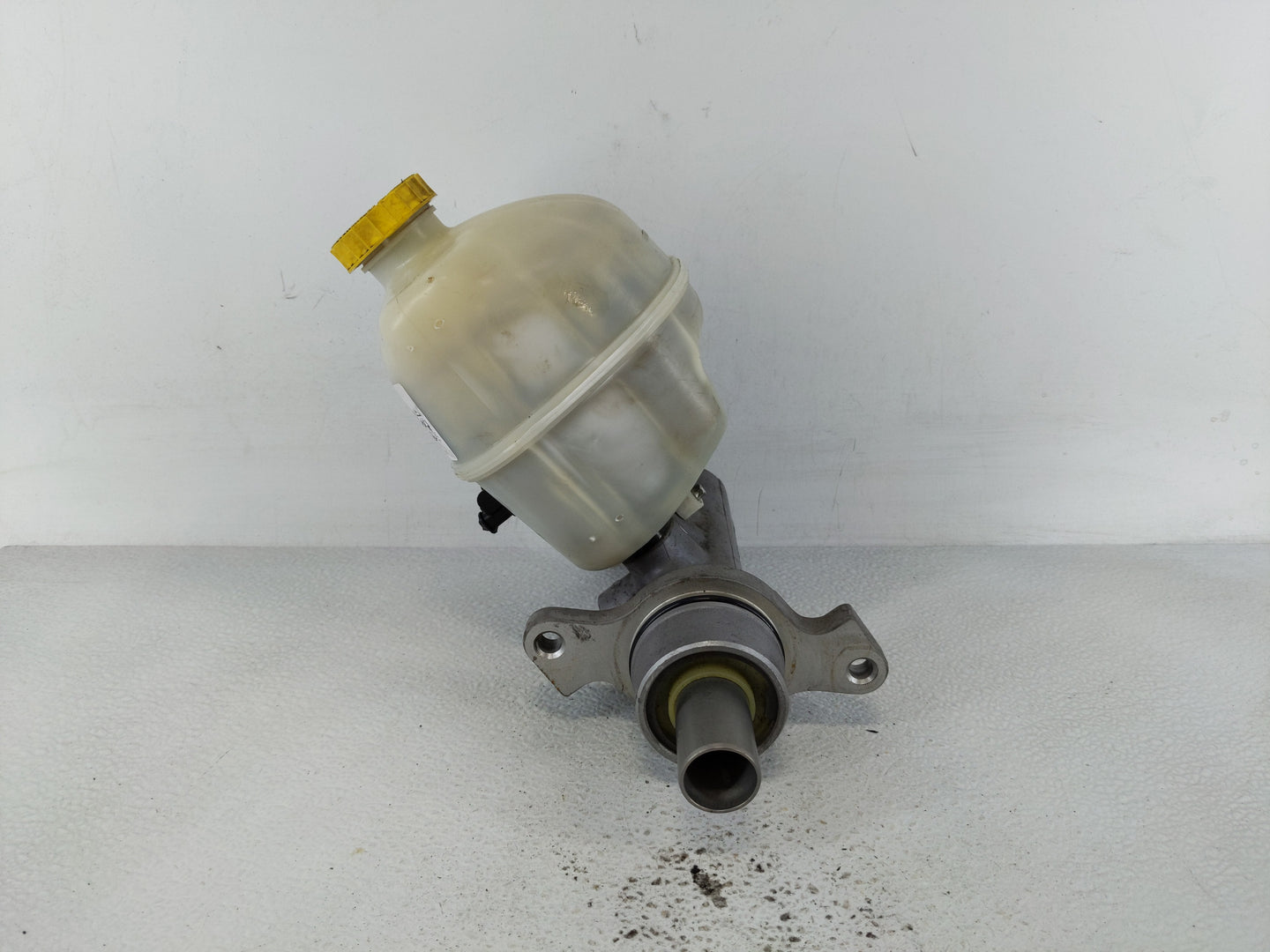 2007-2008 Dodge Ram 1500 Brake Master Cylinder 1157263 - Oemusedautoparts1.com