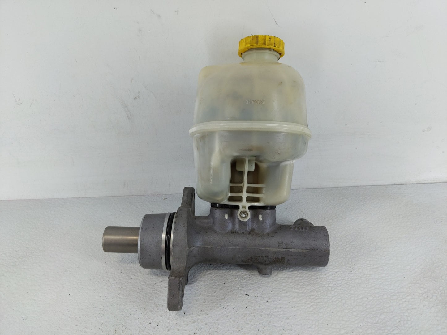 2007-2008 Dodge Ram 1500 Brake Master Cylinder 1157263 - Oemusedautoparts1.com