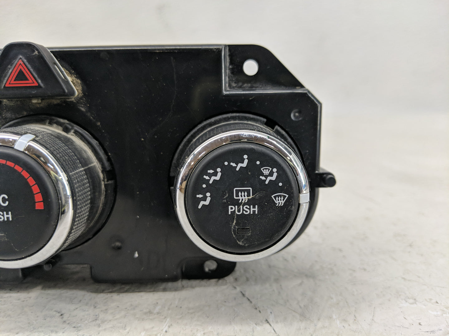 2014 Dodge Ram 1500 Climate Control Module Temperature AC/Heater Replacement P/N:P68186217AC Fits OEM Used Auto Parts - Oemu