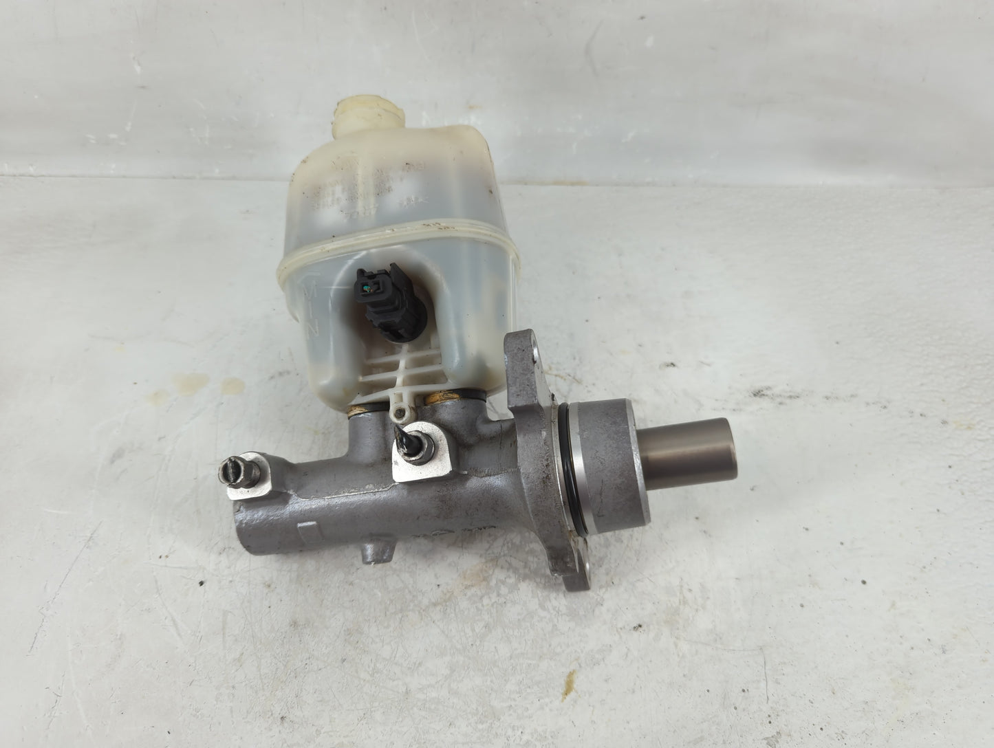 2007-2008 Dodge Ram 1500 Brake Master Cylinder 1208549 - Oemusedautoparts1.com