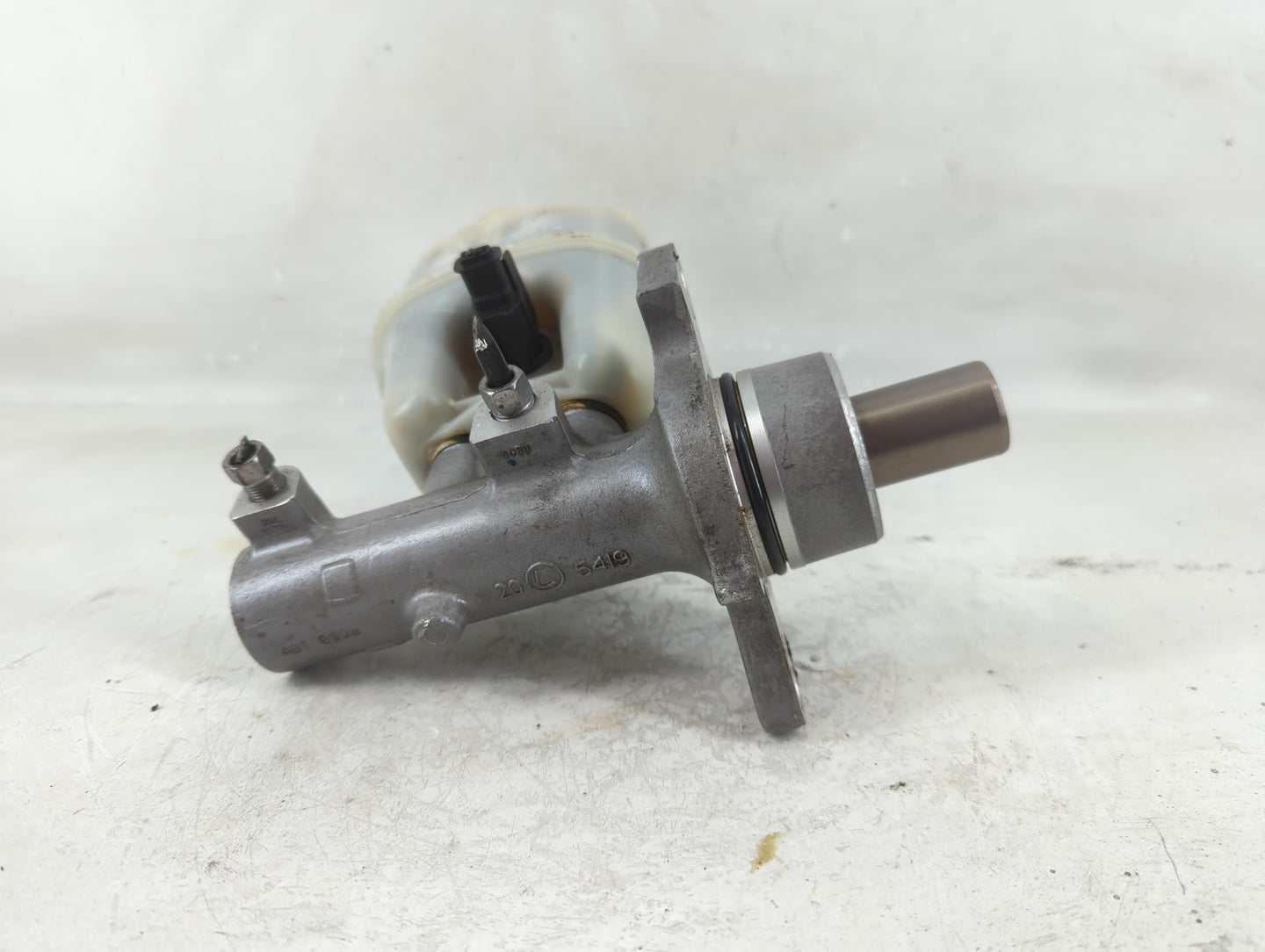 2007-2008 Dodge Ram 1500 Brake Master Cylinder 1208549 - Oemusedautoparts1.com