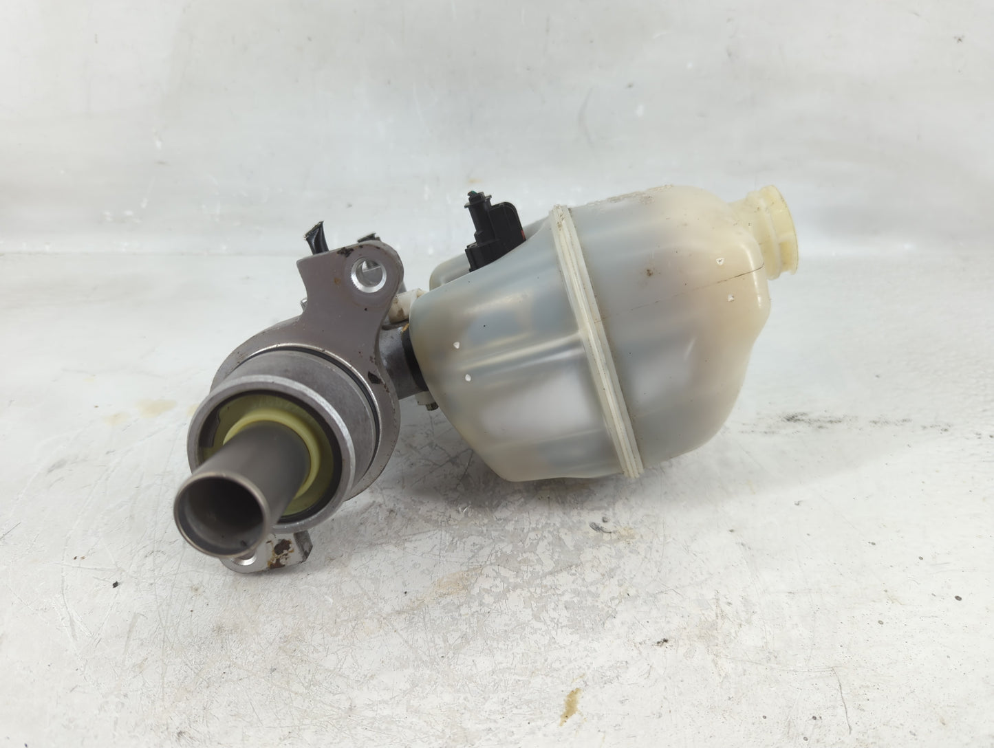2007-2008 Dodge Ram 1500 Brake Master Cylinder 1208549 - Oemusedautoparts1.com