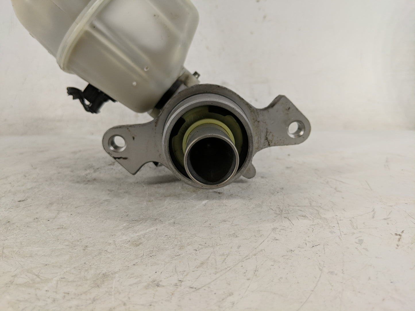 2007-2008 Dodge Ram 1500 Brake Master Cylinder - Oemusedautoparts1.com