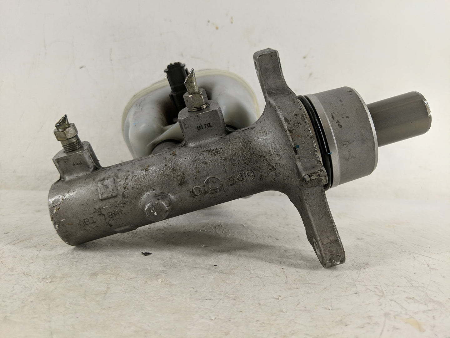 2007-2008 Dodge Ram 1500 Brake Master Cylinder - Oemusedautoparts1.com