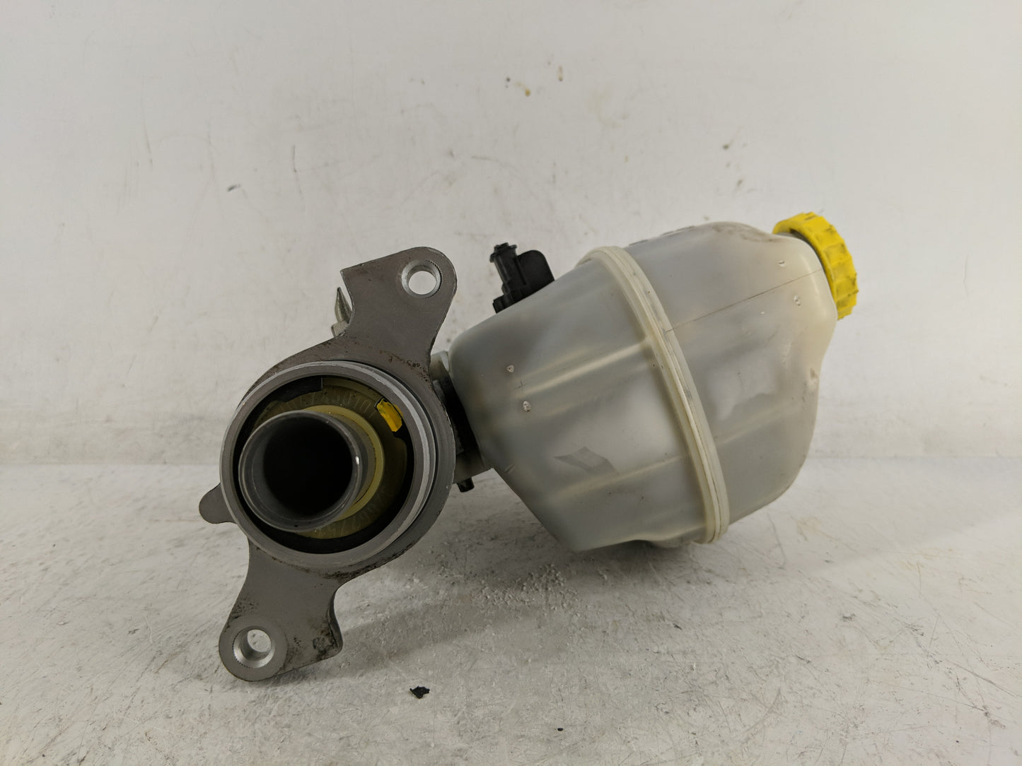 2007-2008 Dodge Ram 1500 Brake Master Cylinder - Oemusedautoparts1.com
