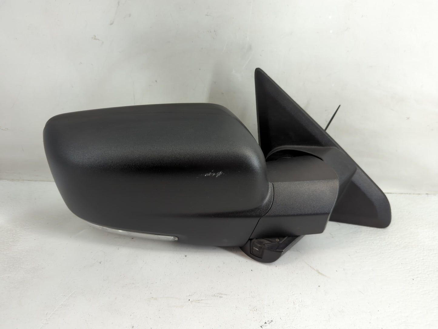 2014 Dodge Ram 1500 Passenger Side View Mirror - Right Door Mirror OEM Used - Oemusedautoparts1.com