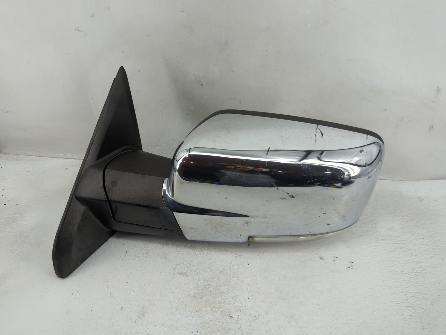 2014 Dodge Ram 1500 Driver Side View Mirror - Left Door Mirror OEM Used - Oemusedautoparts1.com
