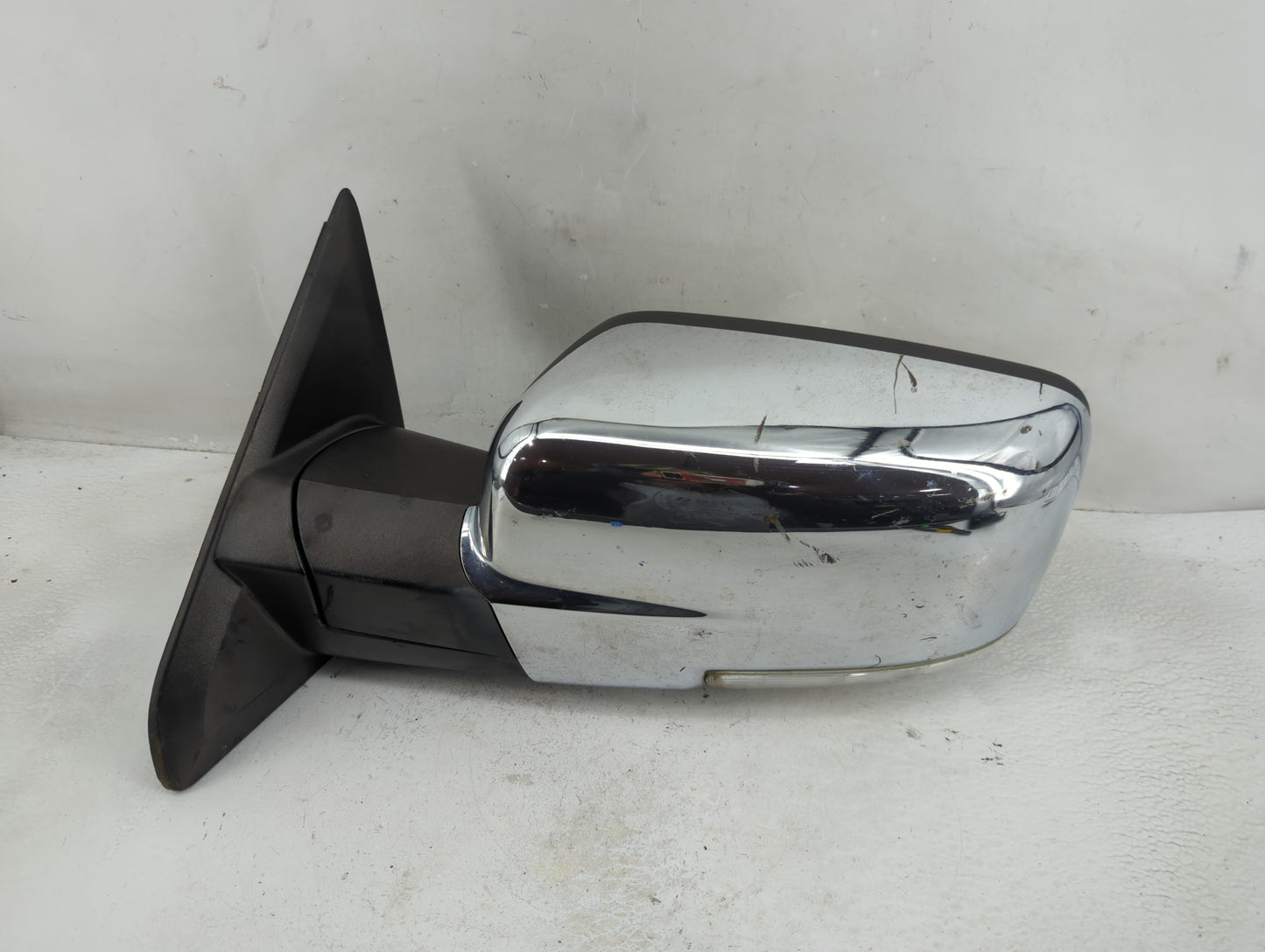 2014 Dodge Ram 1500 Driver Side View Mirror - Left Door Mirror OEM Used - Oemusedautoparts1.com