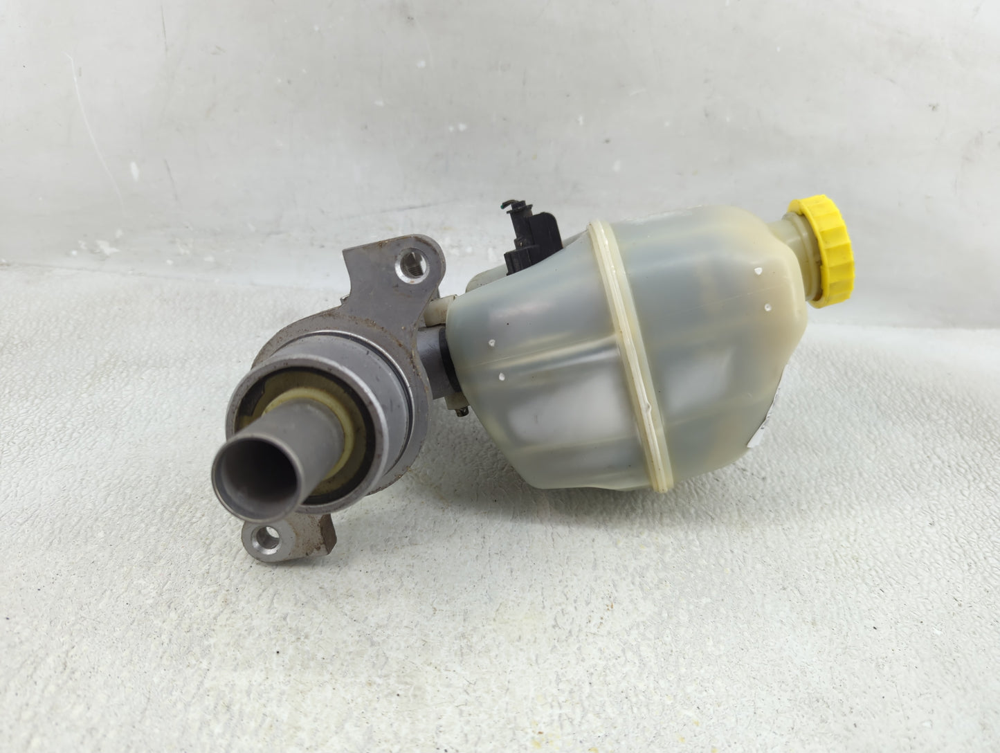 2007-2008 Dodge Ram 1500 Brake Master Cylinder - Oemusedautoparts1.com