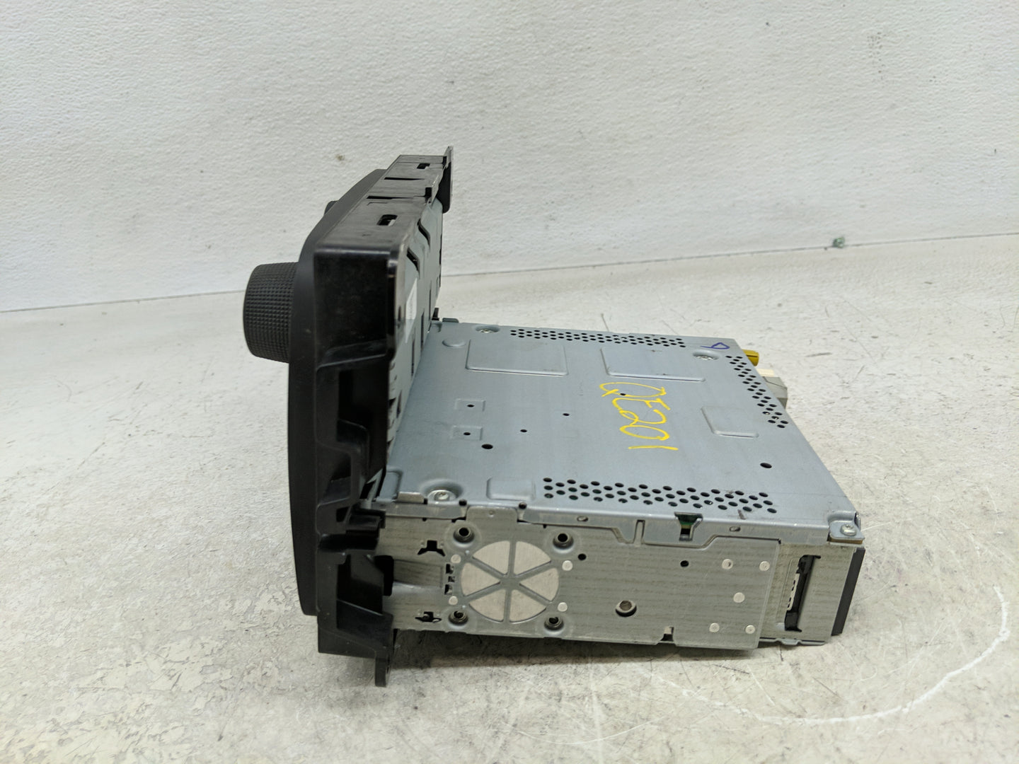 2014 Dodge Ram 1500 Radio AM FM Cd Player Receiver Replacement P/N:68226683AA Fits OEM Used Auto Parts - Oemusedautoparts1.c