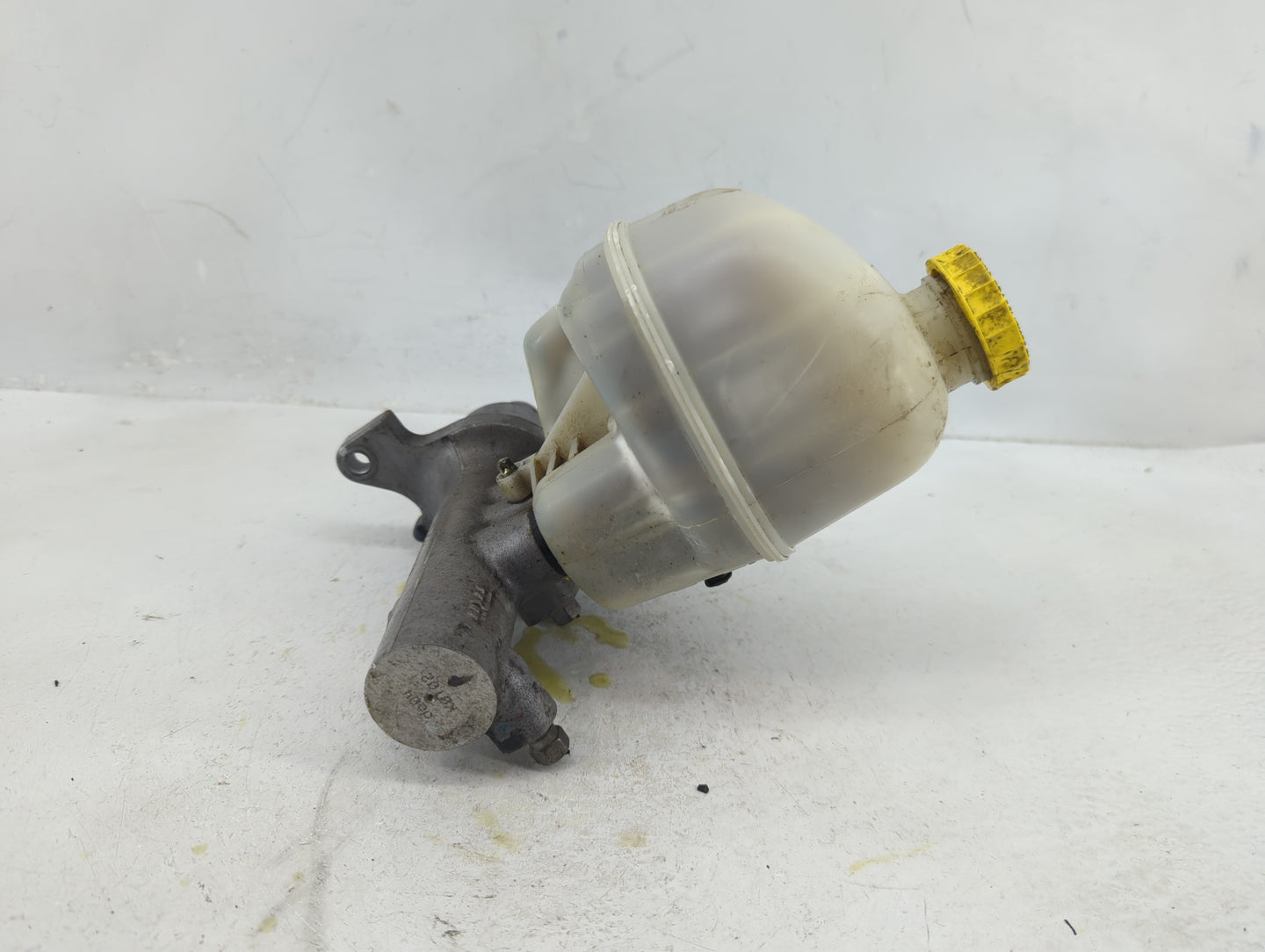 2007-2008 Dodge Ram 1500 Brake Master Cylinder - Oemusedautoparts1.com