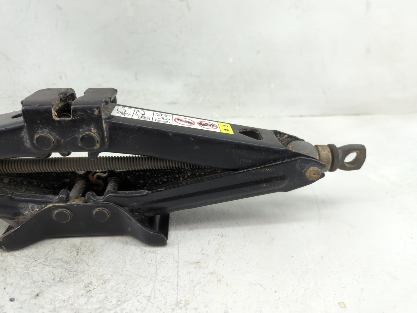 2014 Dodge Ram 1500 Spare Scissor Car Jack 1396470 - Oemusedautoparts1.com