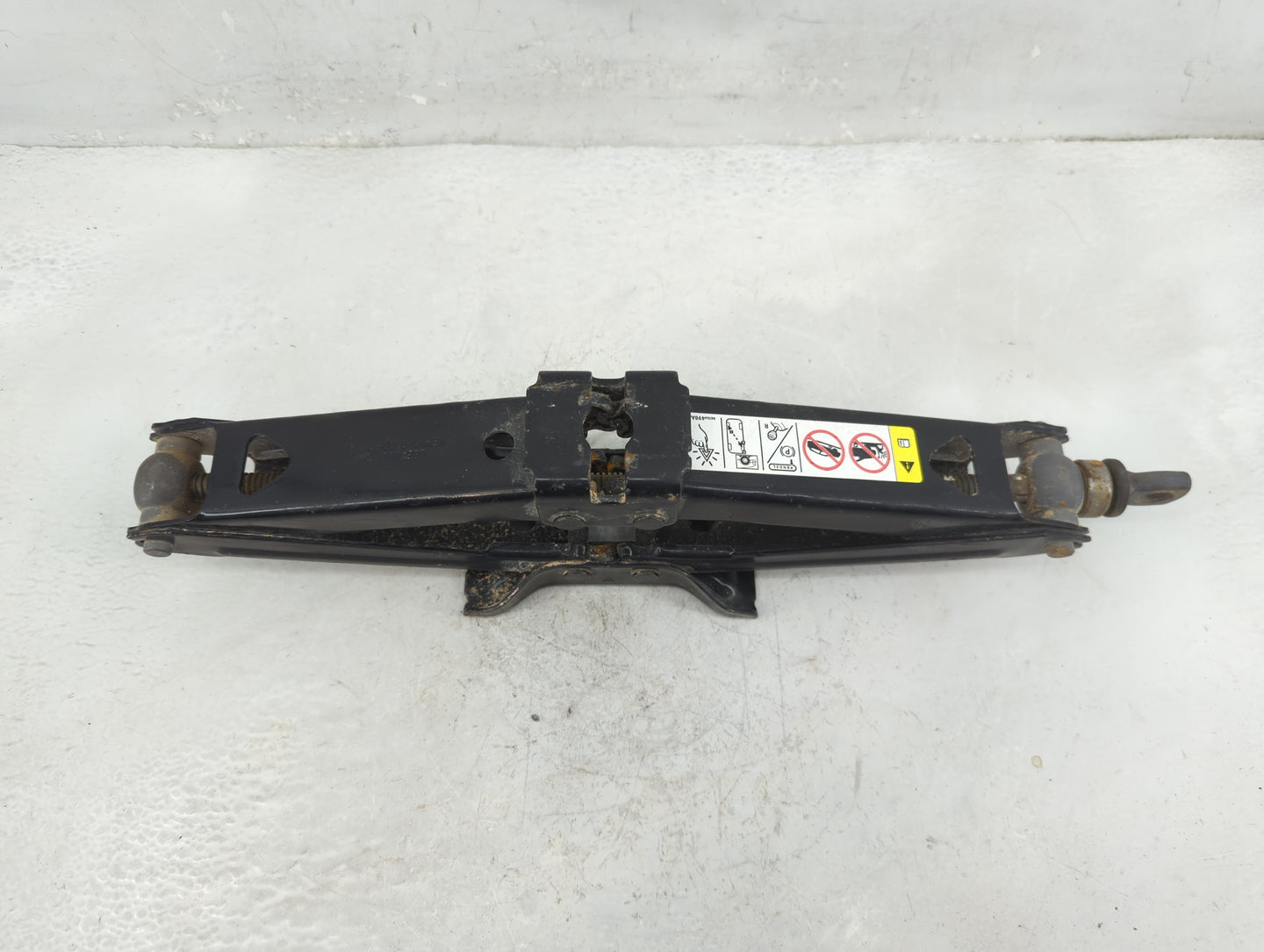 2014 Dodge Ram 1500 Spare Scissor Car Jack 1396470 - Oemusedautoparts1.com