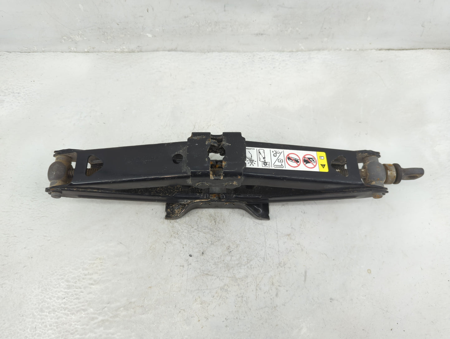 2014 Dodge Ram 1500 Spare Scissor Car Jack - Oemusedautoparts1.com