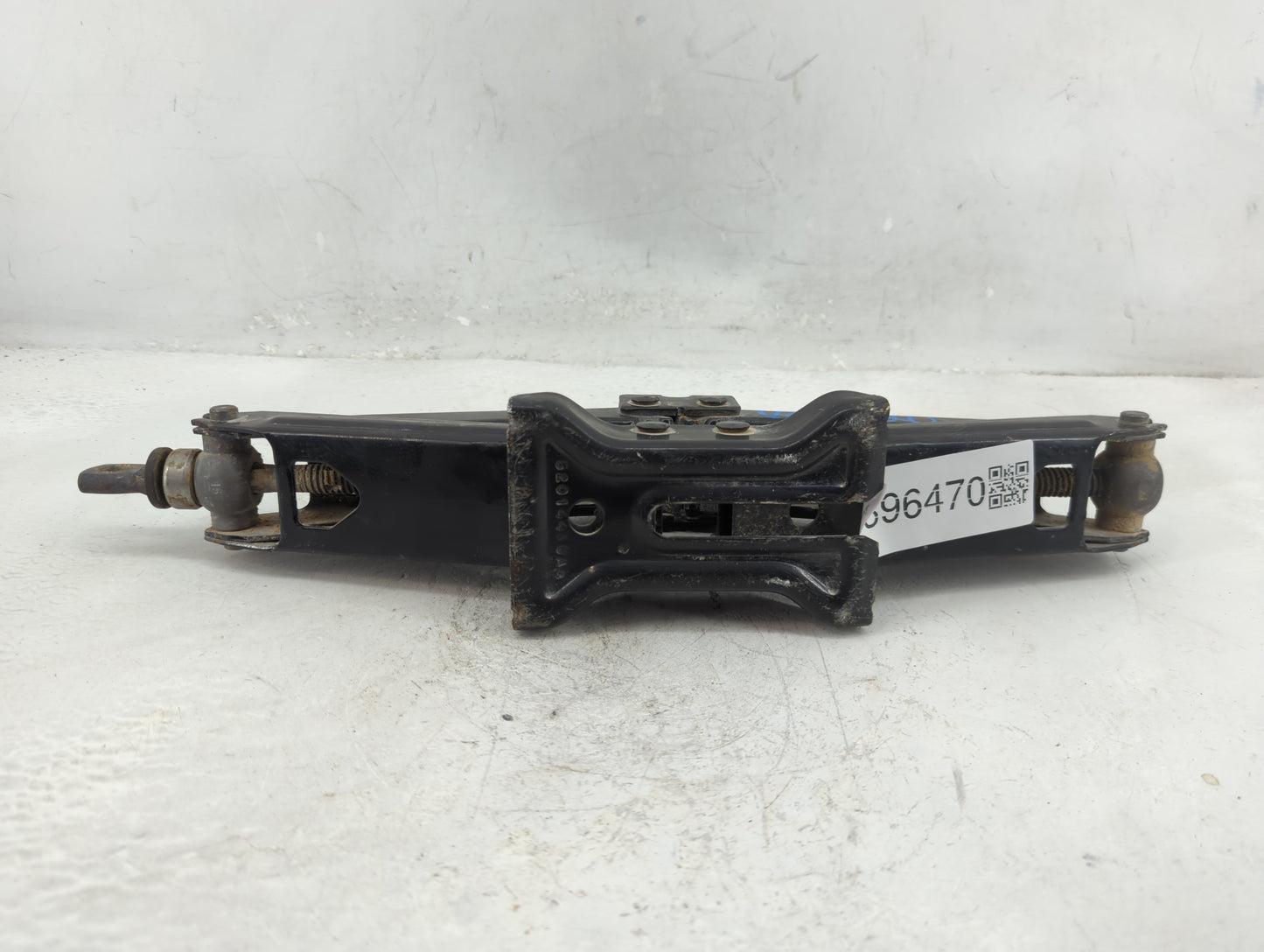 2014 Dodge Ram 1500 Spare Scissor Car Jack 1396470 - Oemusedautoparts1.com