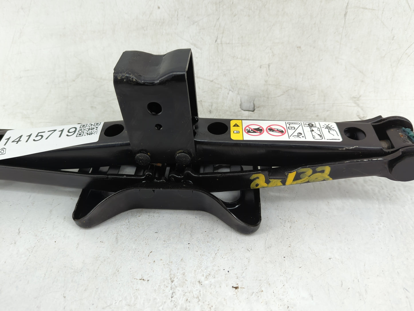 2014 Dodge Ram 1500 Spare Scissor Car Jack 1415719 - Oemusedautoparts1.com