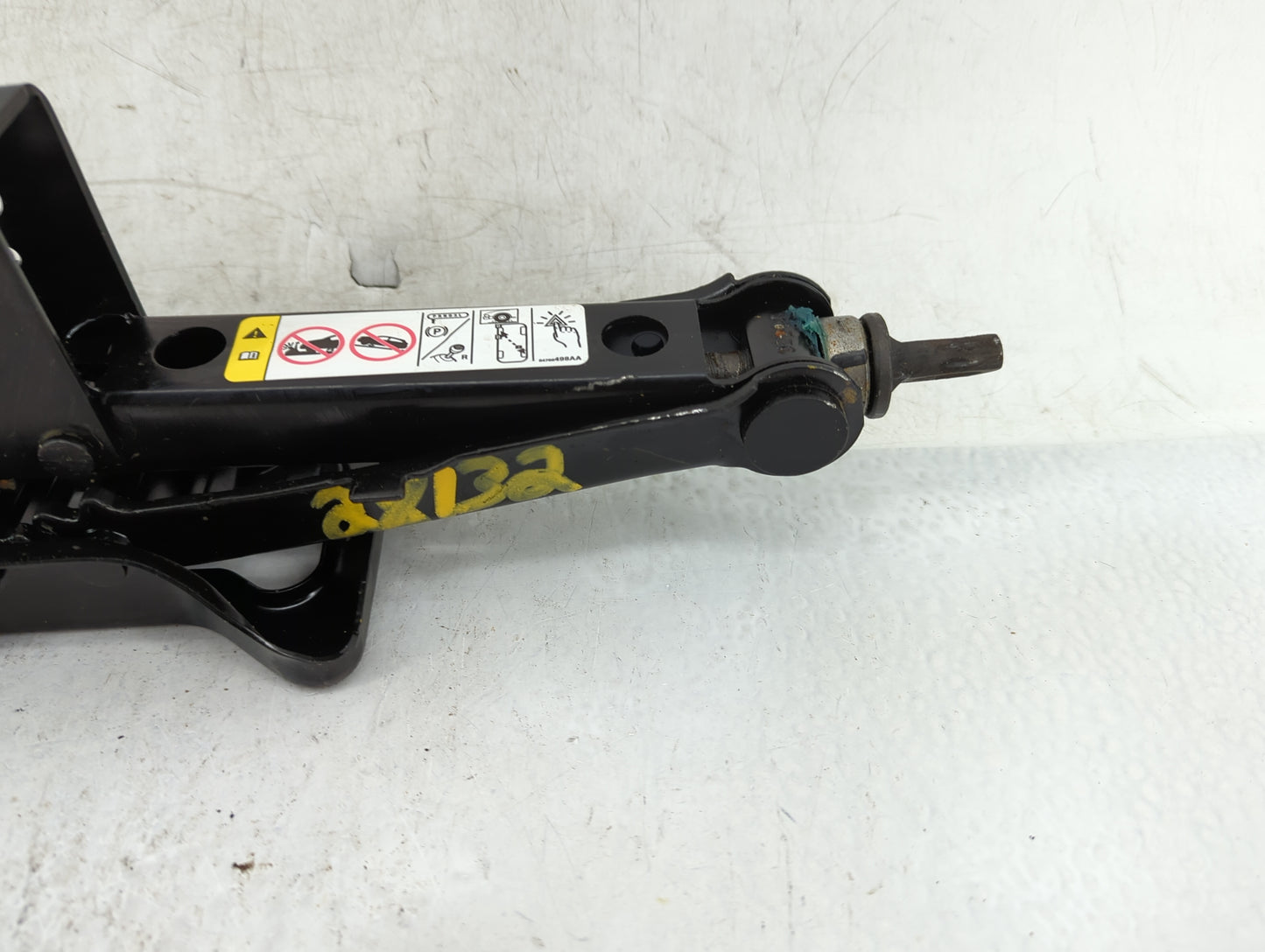 2014 Dodge Ram 1500 Spare Scissor Car Jack 1415719 - Oemusedautoparts1.com