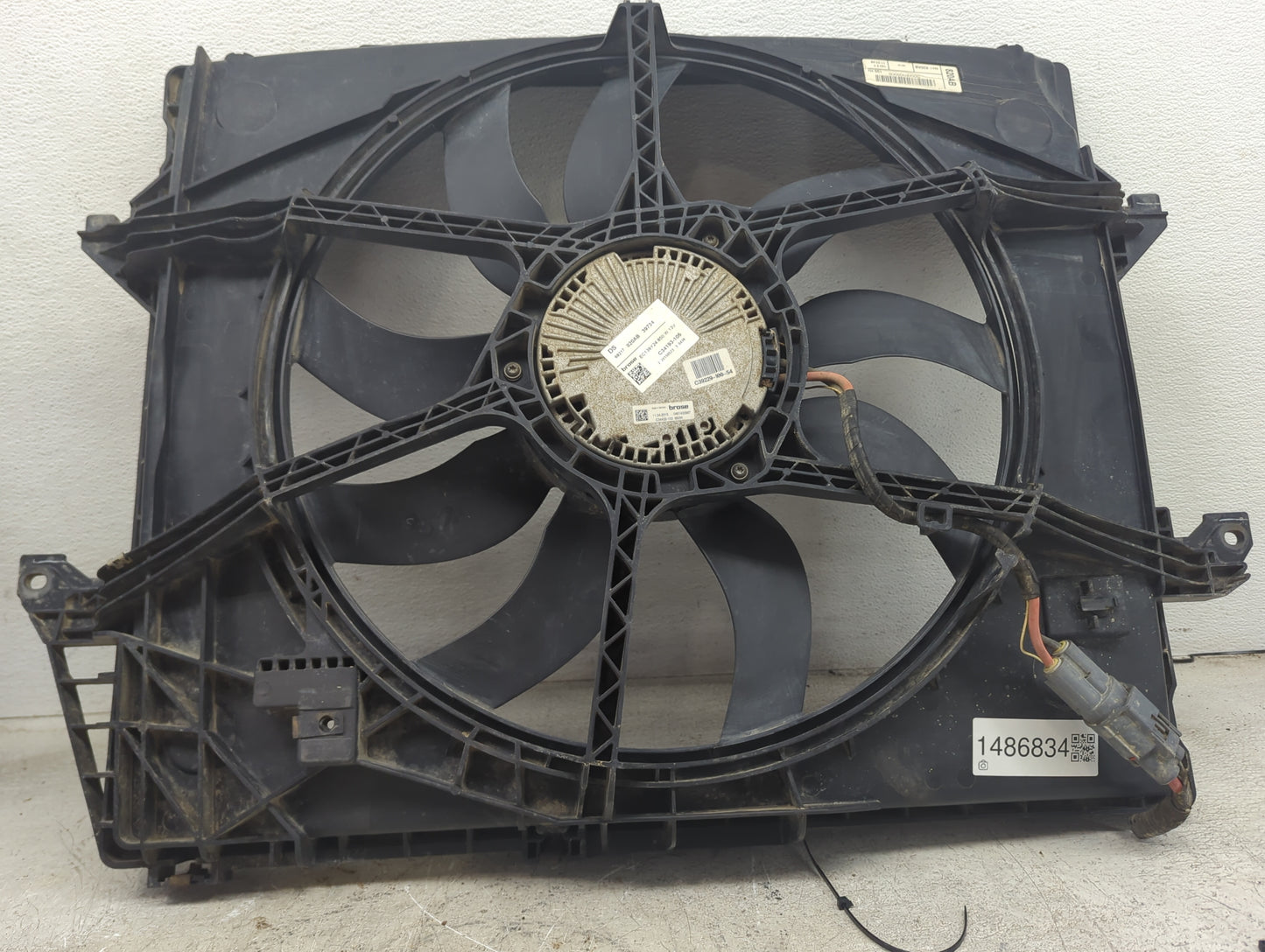 2014 Dodge Ram 1500 Electric Radiator Cooling Fan Motor Assembly P/N:82217 820AB C34193-105, C39229-100-S4, C34432-100 Fits 