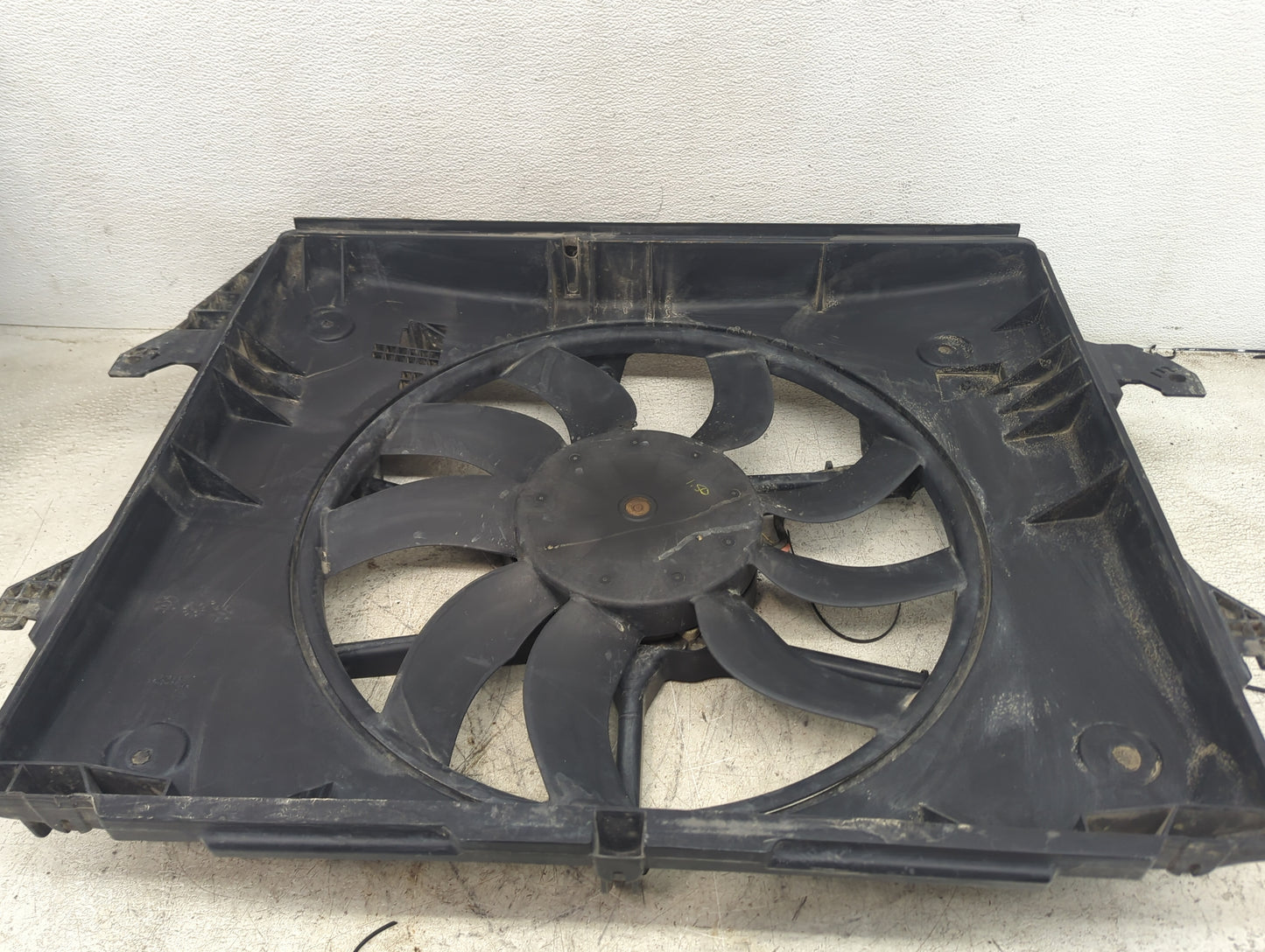 2014 Dodge Ram 1500 Electric Radiator Cooling Fan Motor Assembly P/N:82217 820AB C34193-105, C39229-100-S4, C34432-100 Fits 