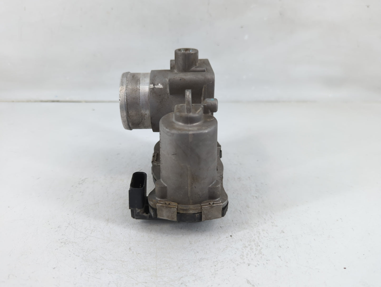 2013-2017 Fiat 500 Throttle Body P/N:04892945AA Fits Fits 2013 2014 2015 2016 2017 OEM Used Auto Parts - Oemusedautoparts1.c