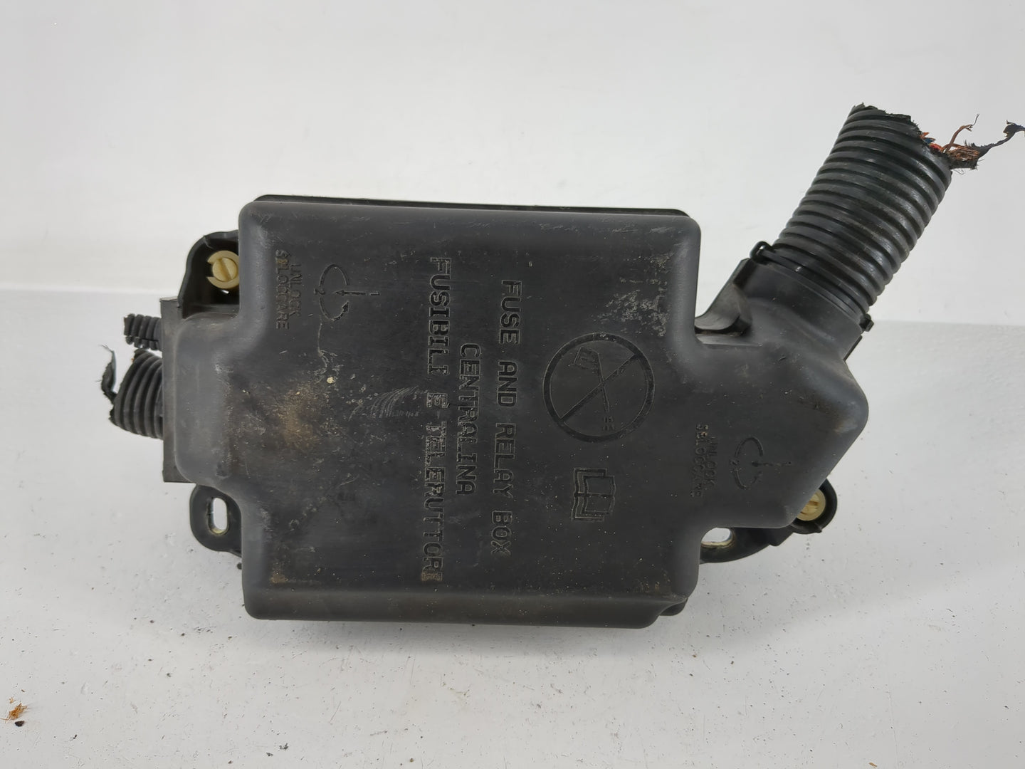 2014-2017 Fiat 500 Fusebox Fuse Box Panel Relay Module P/N:51890355 Fits Fits 2014 2015 2016 2017 OEM Used Auto Parts - Oemu