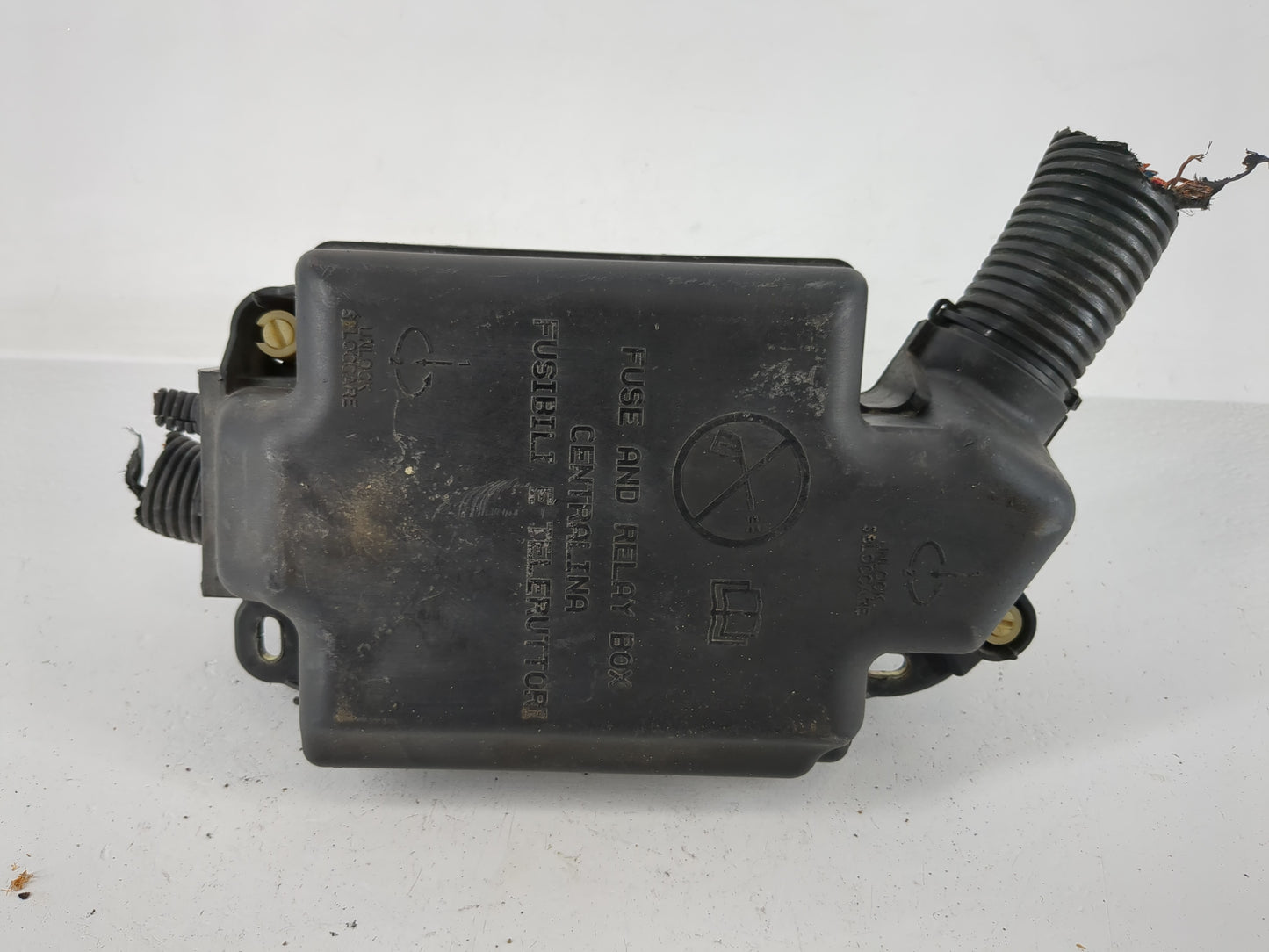 2014-2017 Fiat 500 Fusebox Fuse Box Panel Relay Module P/N:51890355 Fits Fits 2014 2015 2016 2017 OEM Used Auto Parts - Oemu
