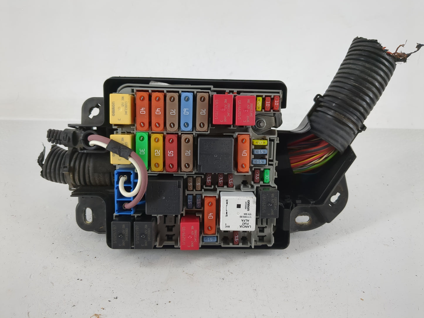 2014-2017 Fiat 500 Fusebox Fuse Box Panel Relay Module P/N:51890355 Fits Fits 2014 2015 2016 2017 OEM Used Auto Parts - Oemu