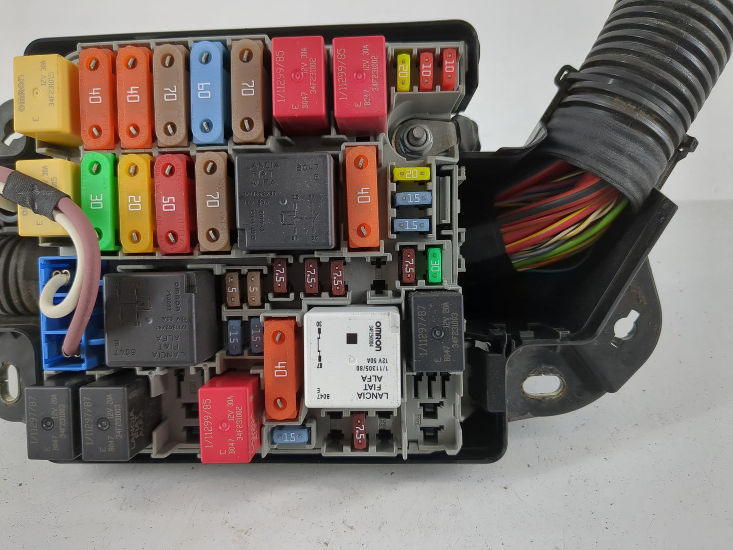 2014-2017 Fiat 500 Fusebox Fuse Box Panel Relay Module P/N:51890355 Fits Fits 2014 2015 2016 2017 OEM Used Auto Parts - Oemu