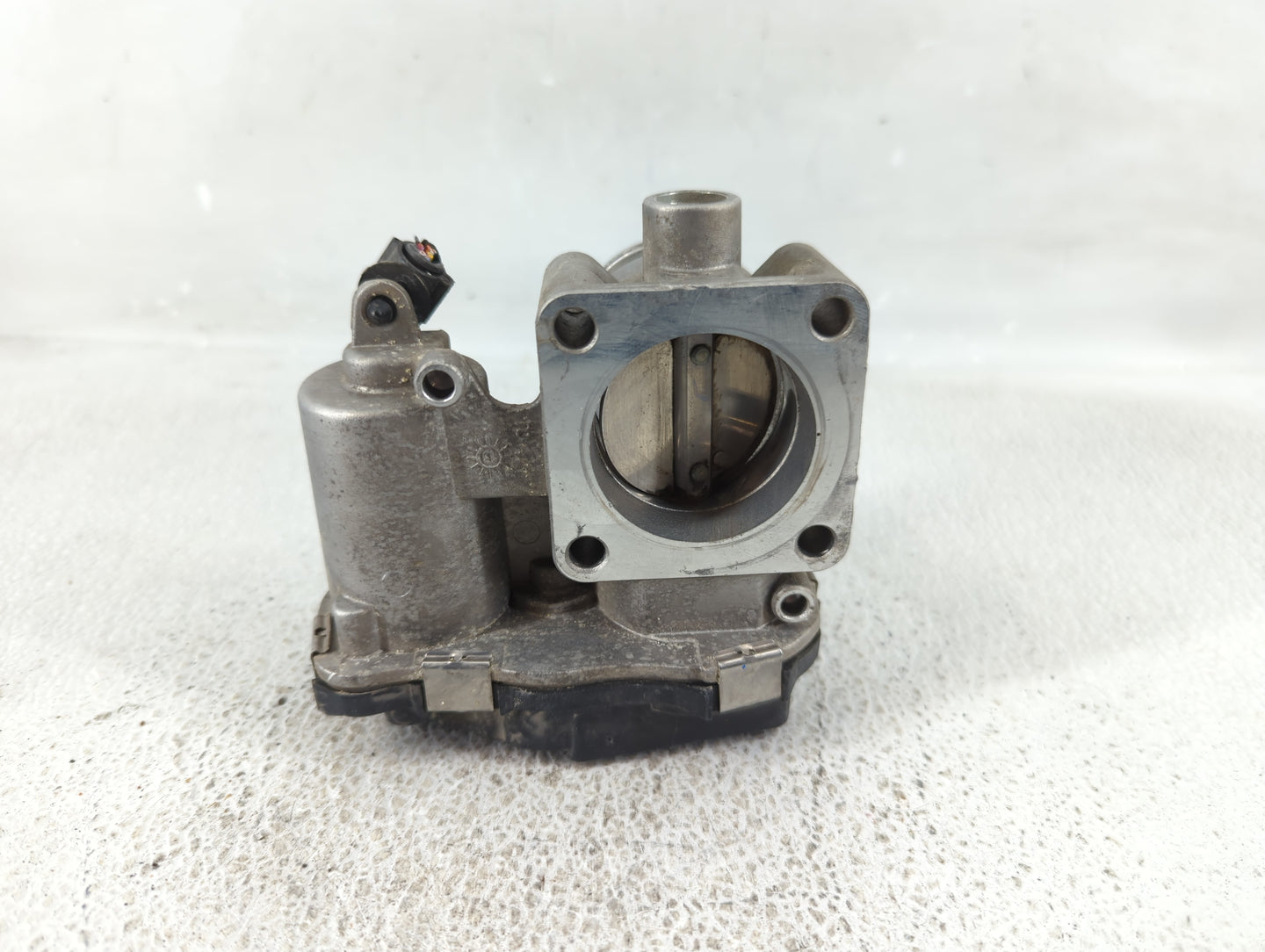 2013-2017 Fiat 500 Throttle Body P/N:04892945AA Fits Fits 2013 2014 2015 2016 2017 OEM Used Auto Parts - Oemusedautoparts1.c