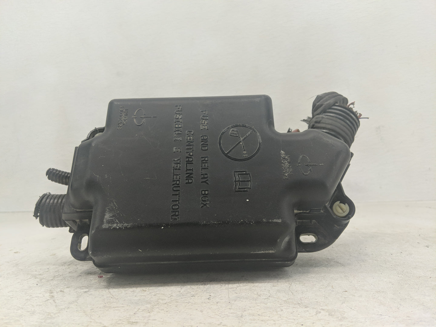 2014-2017 Fiat 500 Fusebox Fuse Box Panel Relay Module P/N:51890355 Fits Fits 2014 2015 2016 2017 OEM Used Auto Parts - Oemu