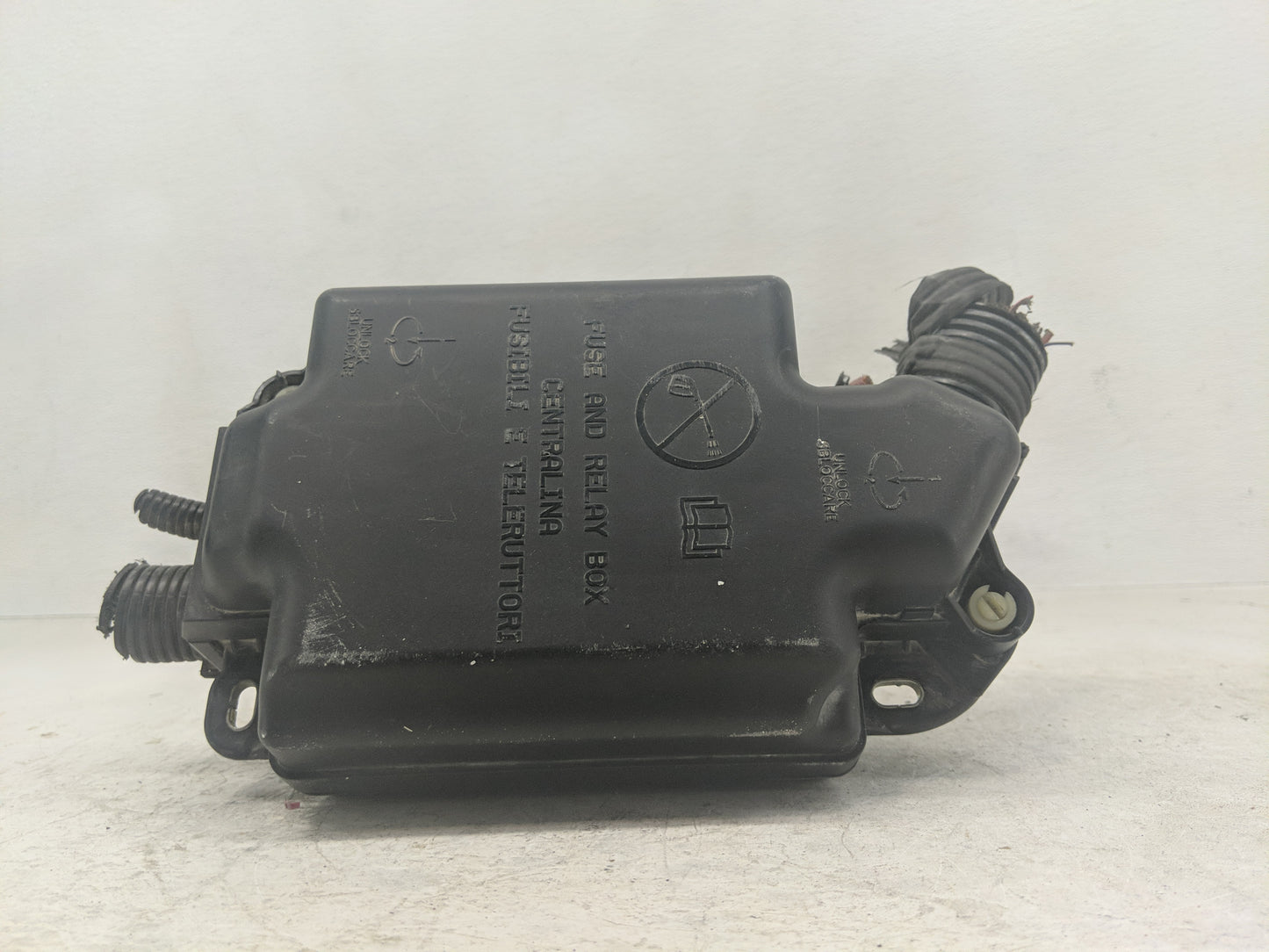 2014-2017 Fiat 500 Fusebox Fuse Box Panel Relay Module P/N:51890355 Fits Fits 2014 2015 2016 2017 OEM Used Auto Parts - Oemu