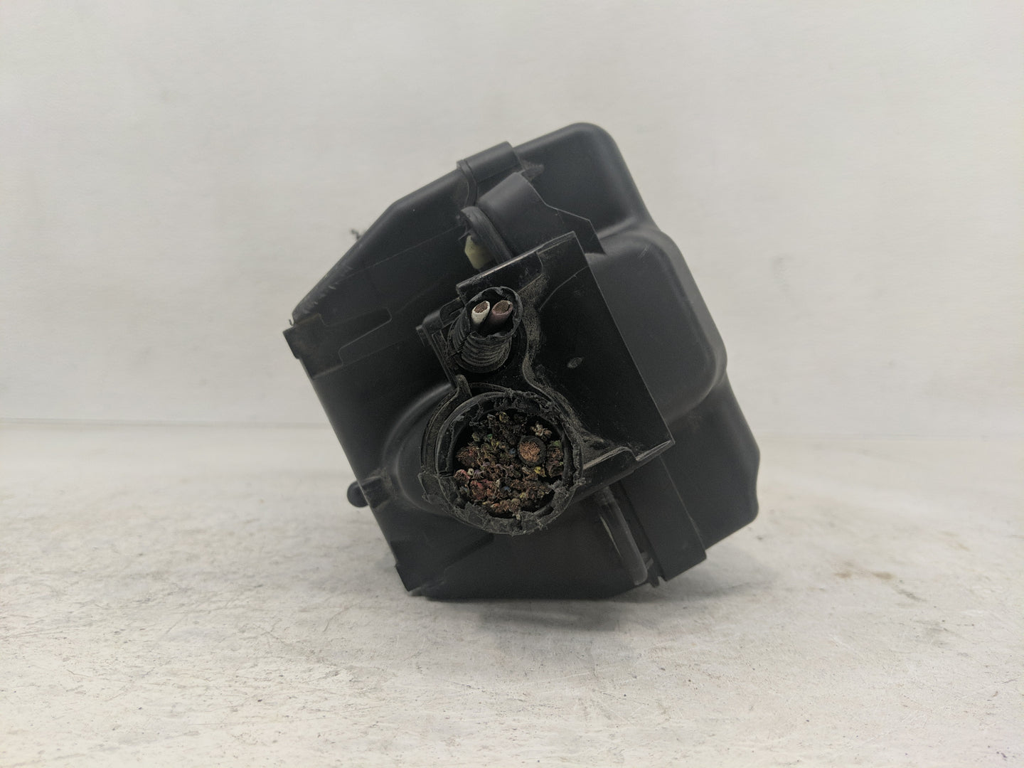 2014-2017 Fiat 500 Fusebox Fuse Box Panel Relay Module P/N:51890355 Fits Fits 2014 2015 2016 2017 OEM Used Auto Parts - Oemu