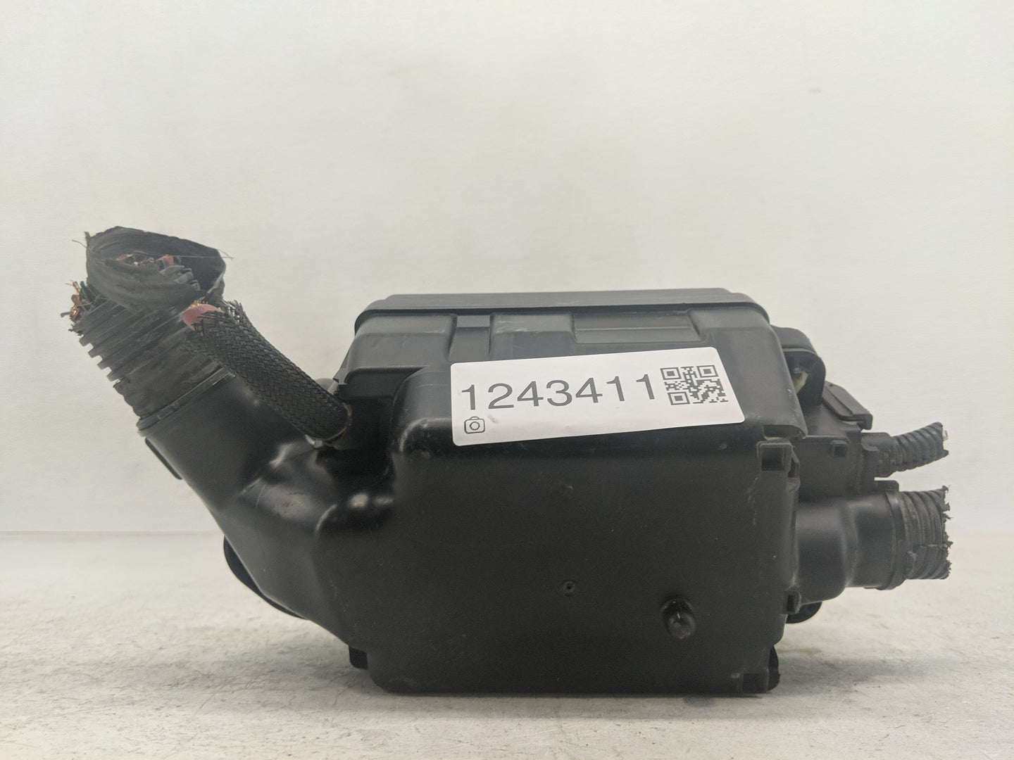 2014-2017 Fiat 500 Fusebox Fuse Box Panel Relay Module P/N:51890355 Fits Fits 2014 2015 2016 2017 OEM Used Auto Parts - Oemu