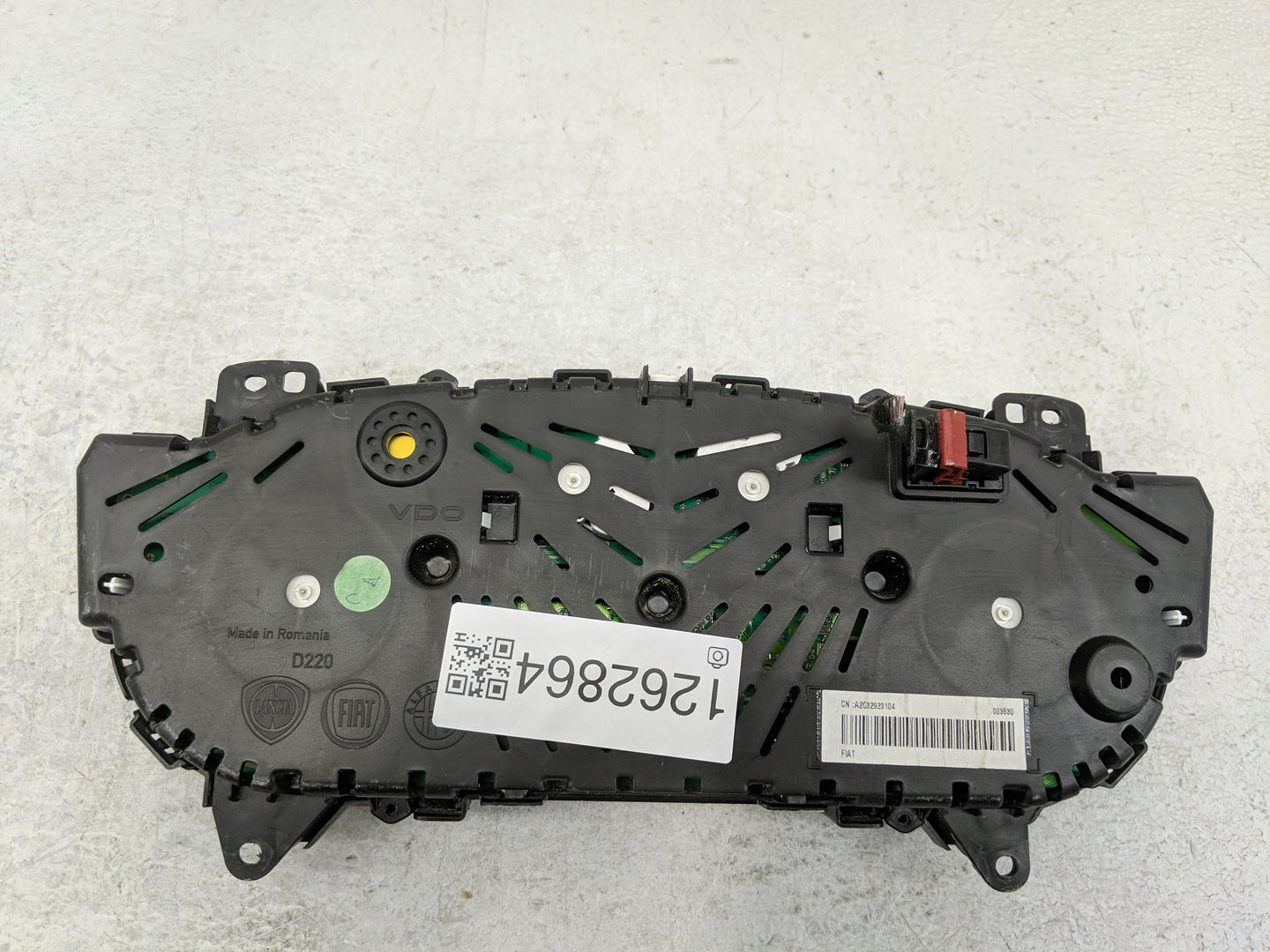 2014 Fiat 500 Instrument Cluster Speedometer Gauges P/N:51975138 Fits OEM Used Auto Parts - Oemusedautoparts1.com